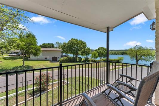 319 Meadowlakes Dr Property Photo 1