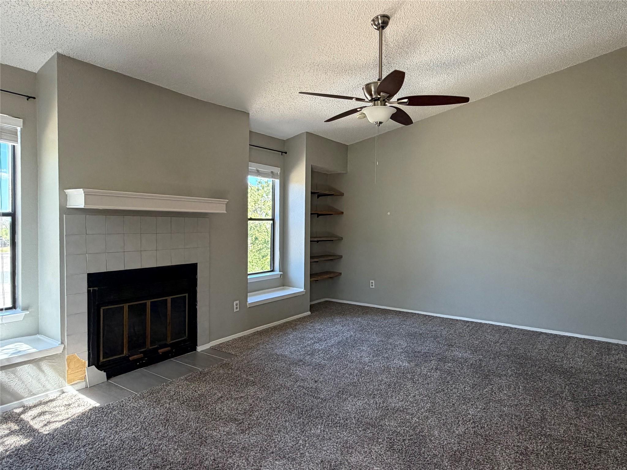 5305 Indio Cv #d Property Photo 4