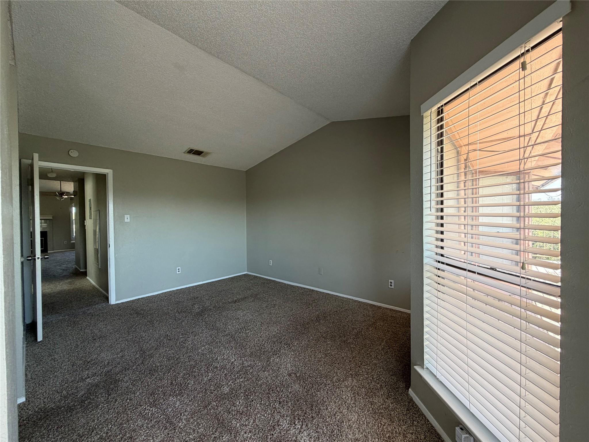 5305 Indio Cv #d Property Photo 7