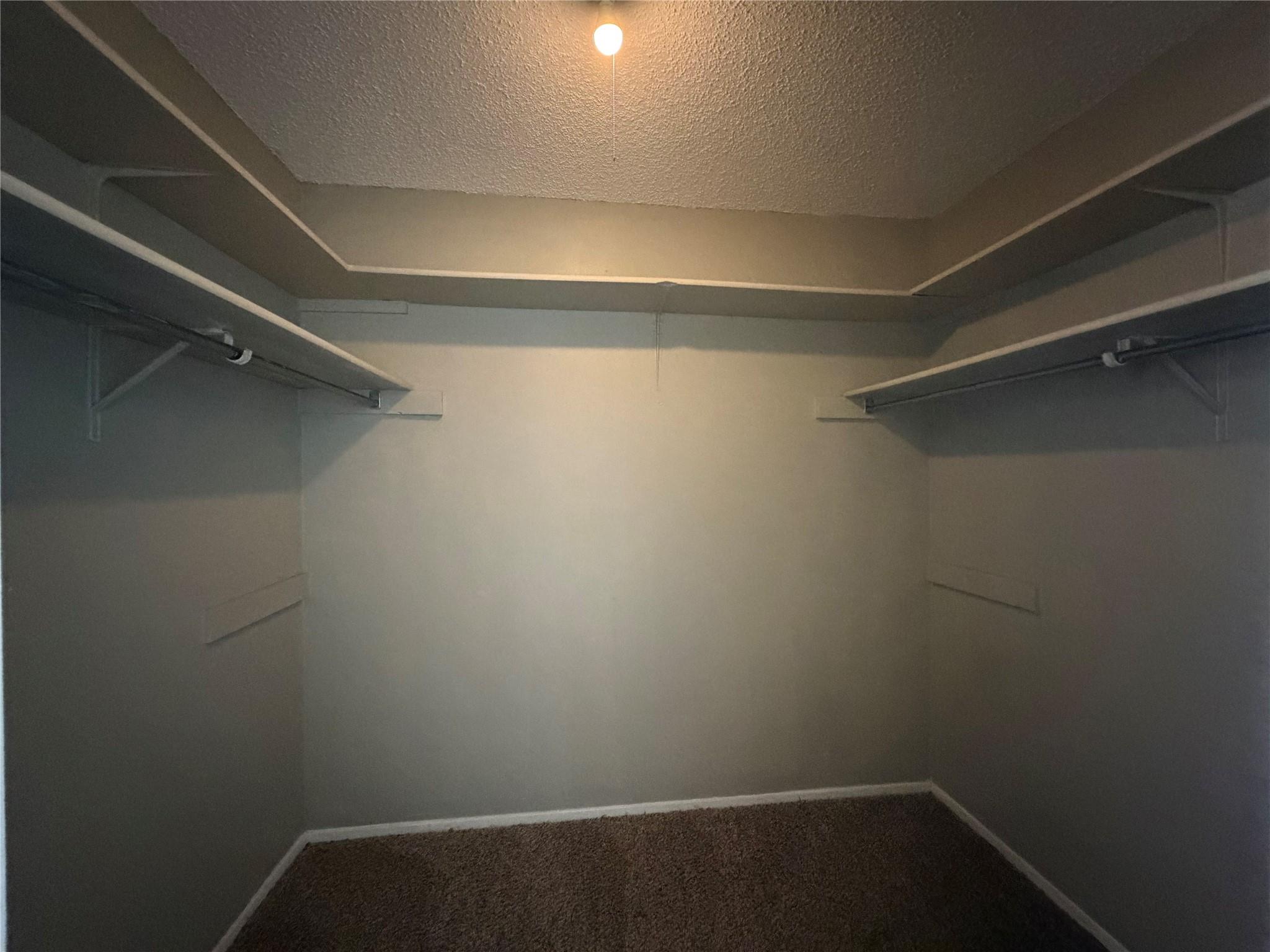 5305 Indio Cv #d Property Photo 8