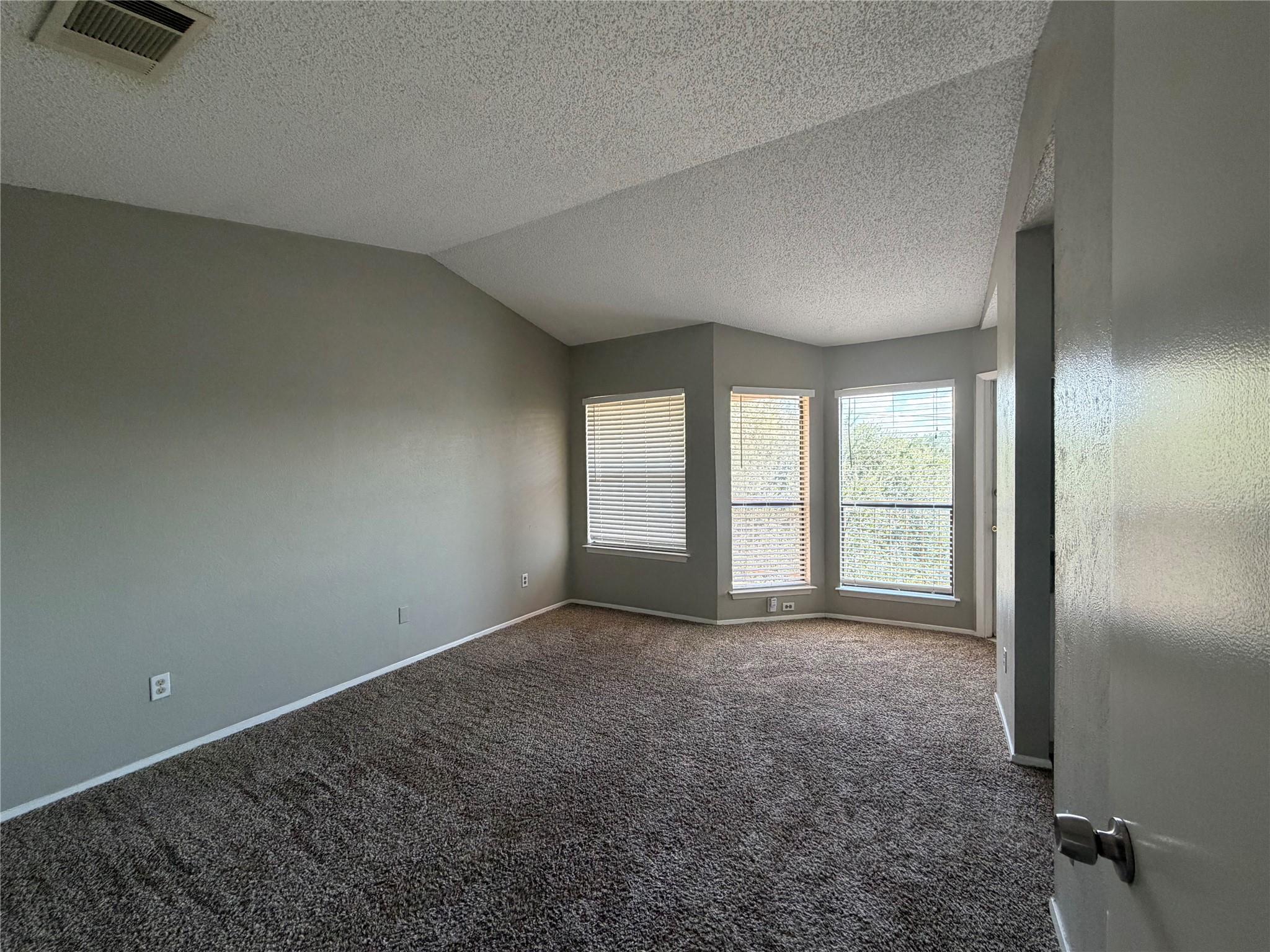 5305 Indio Cv #d Property Photo 10
