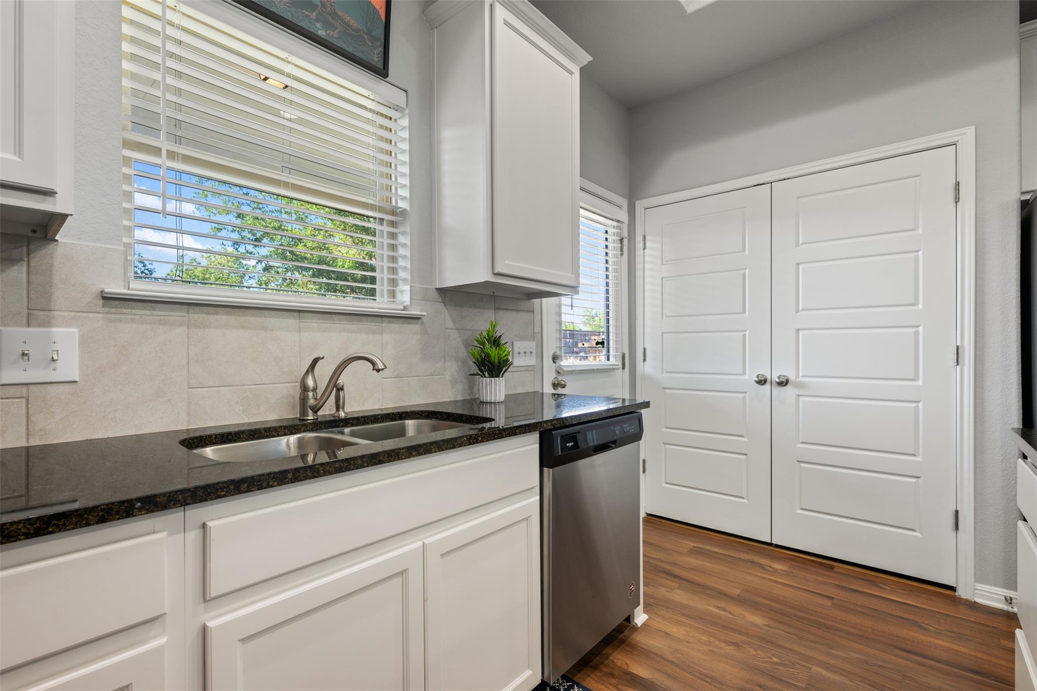 1404 Jenkins Bnd #11 Property Photo 13