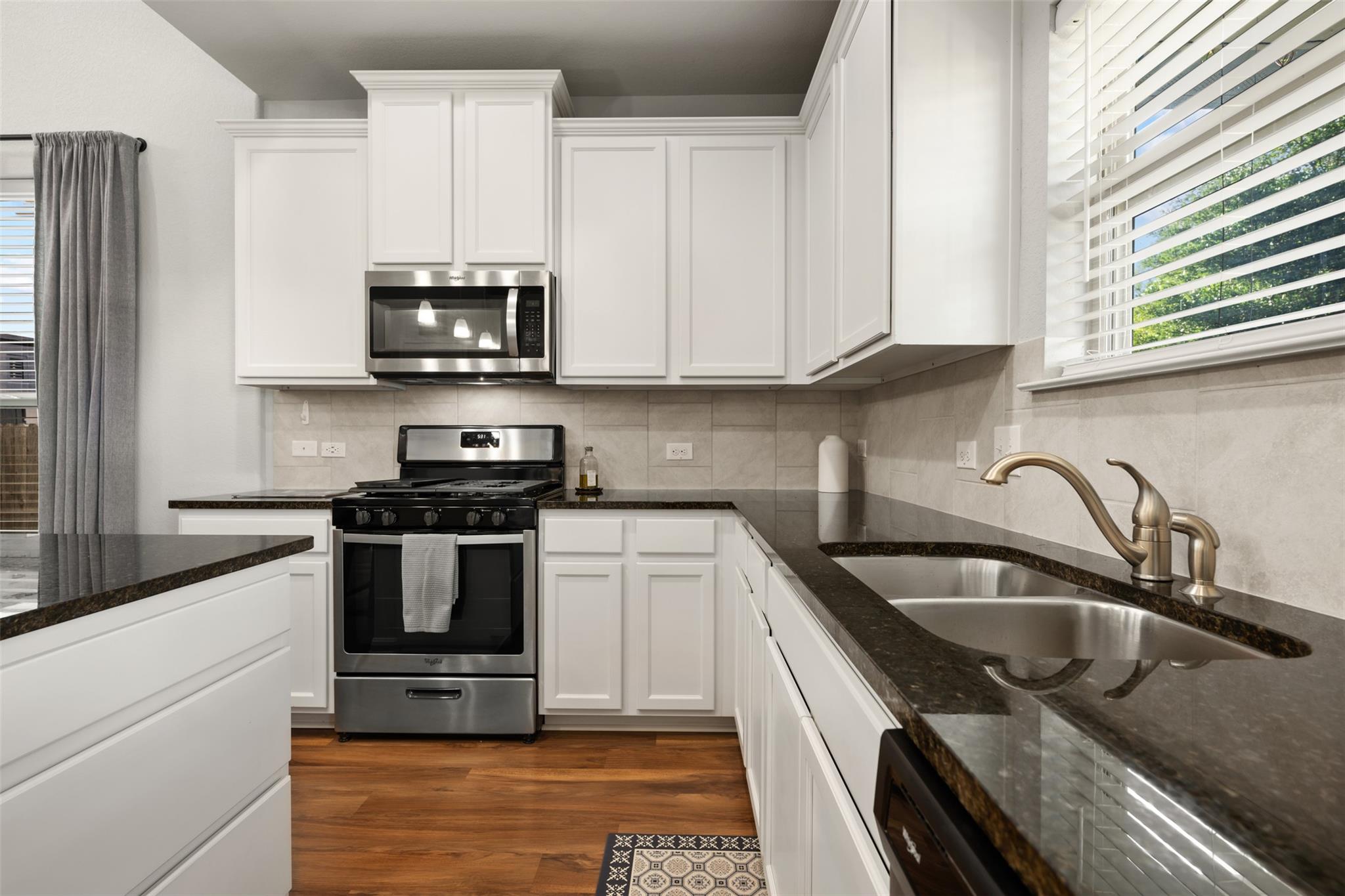1404 Jenkins Bnd #11 Property Photo 17