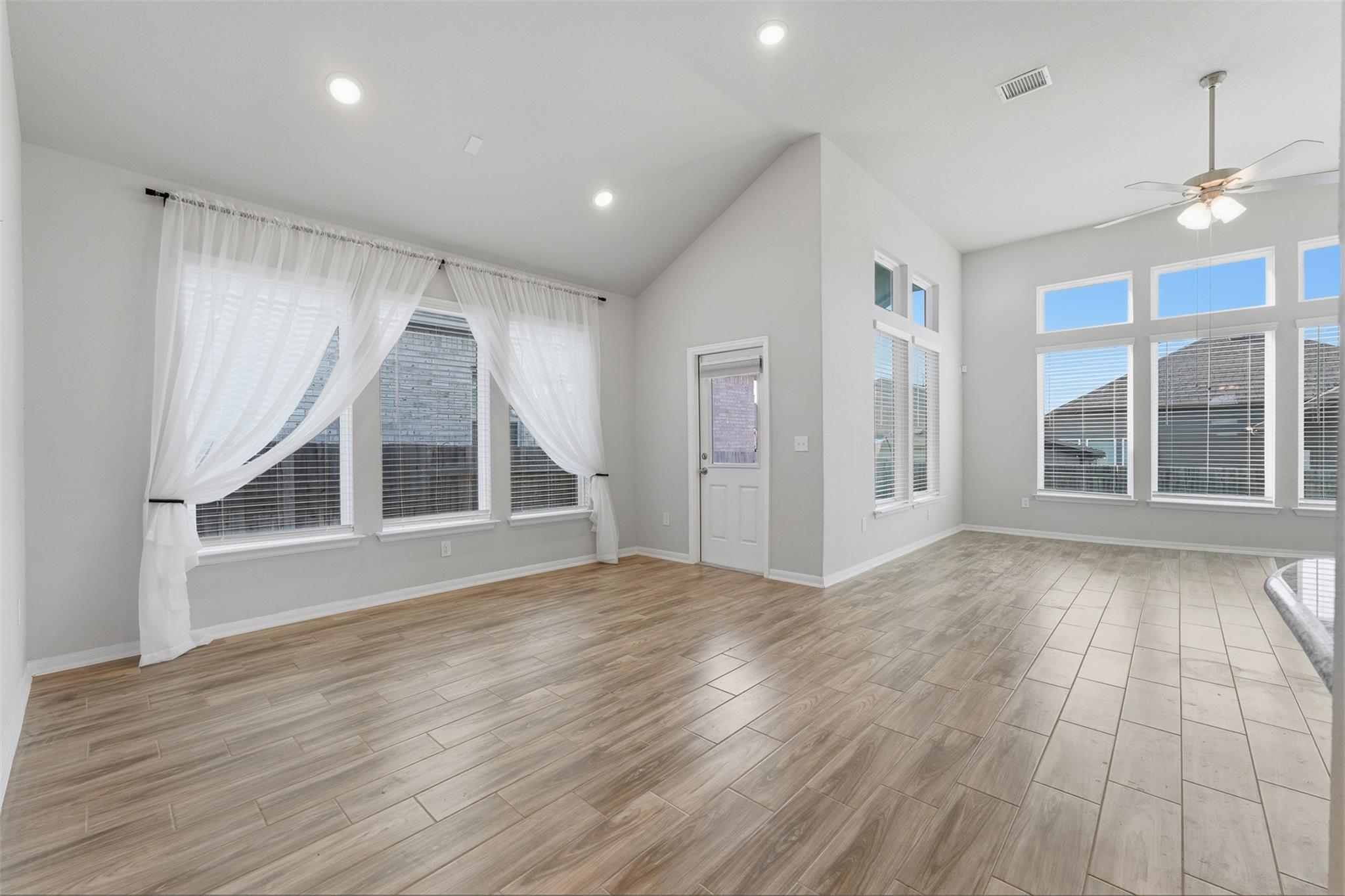 369 Durian Loop Property Photo 6