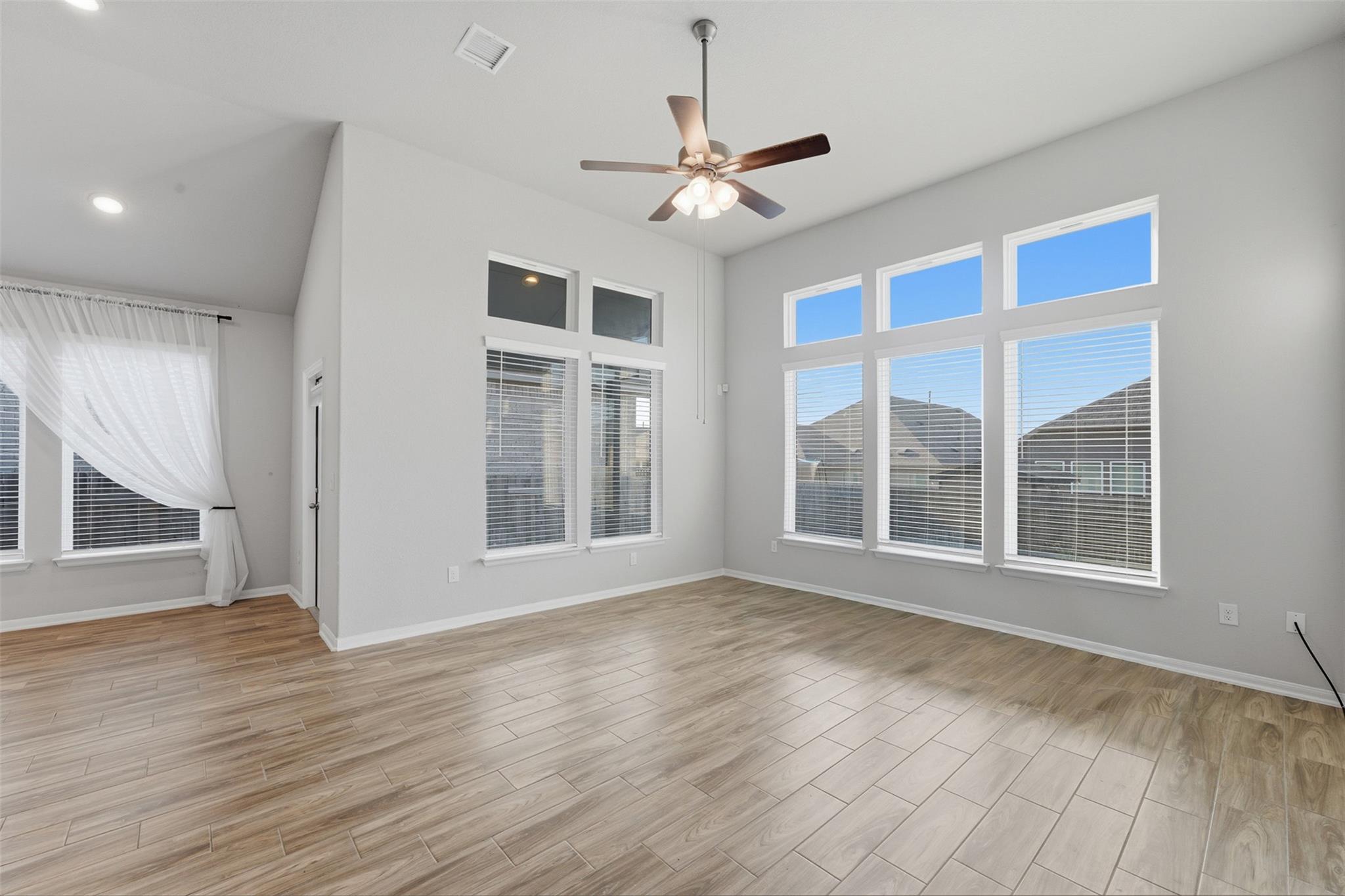 369 Durian Loop Property Photo 11