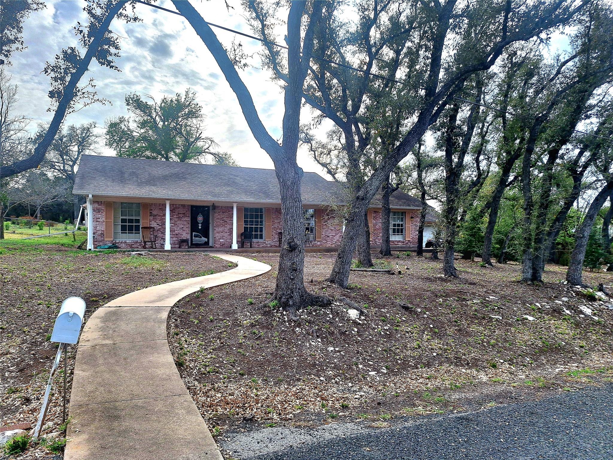 9011 Dorella Ln Property Photo 3