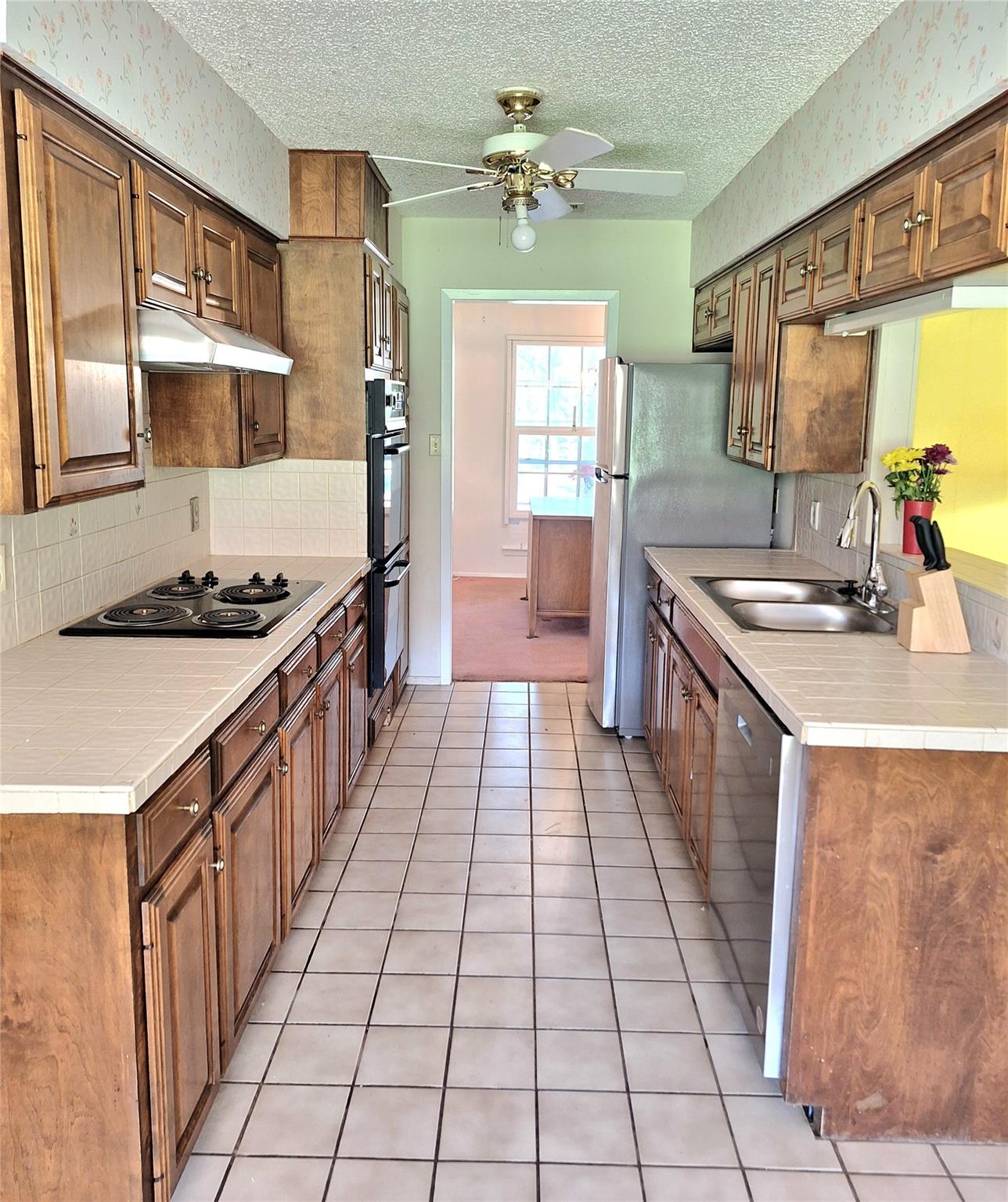 9011 Dorella Ln Property Photo 18