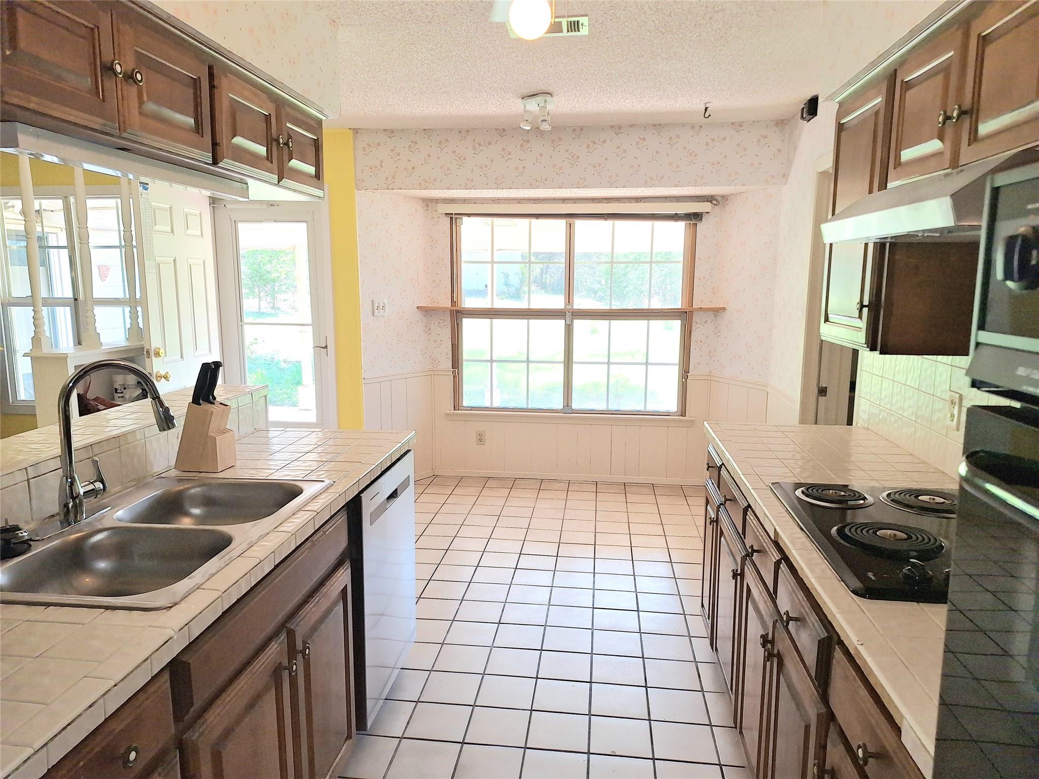 9011 Dorella Ln Property Photo 19