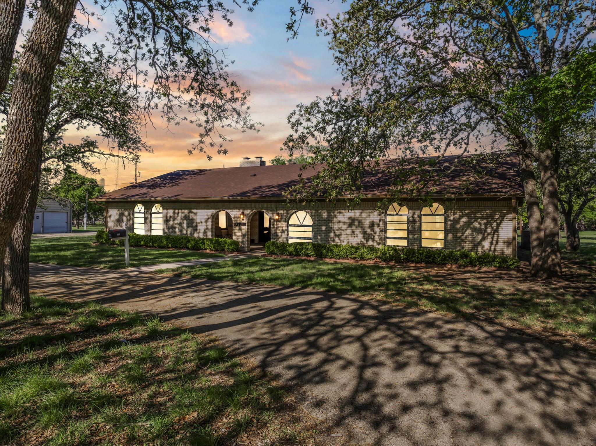 3221 Sabrina Ln Property Photo