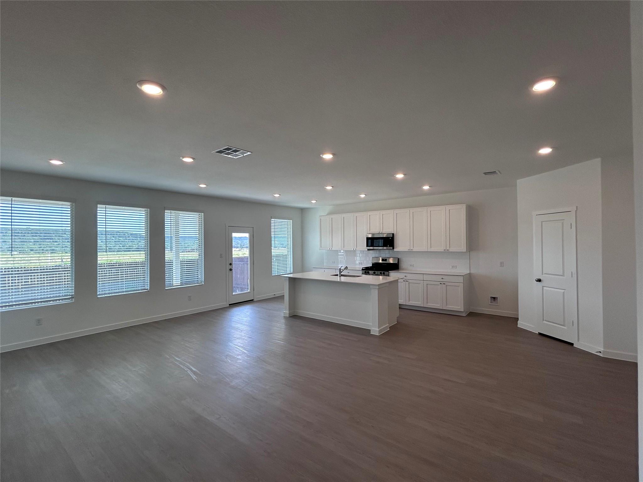 4408 Bonita Oaks Dr Property Photo 2