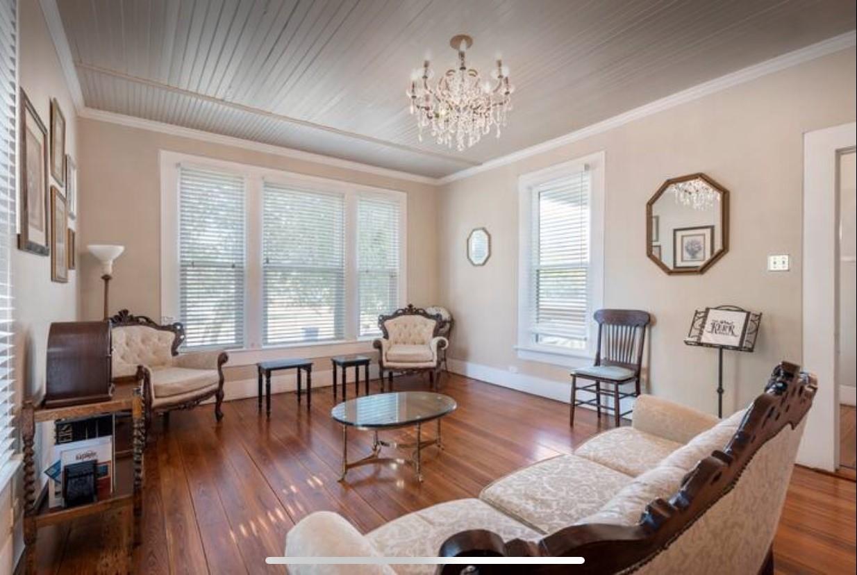 1305 Pine St Property Photo 2
