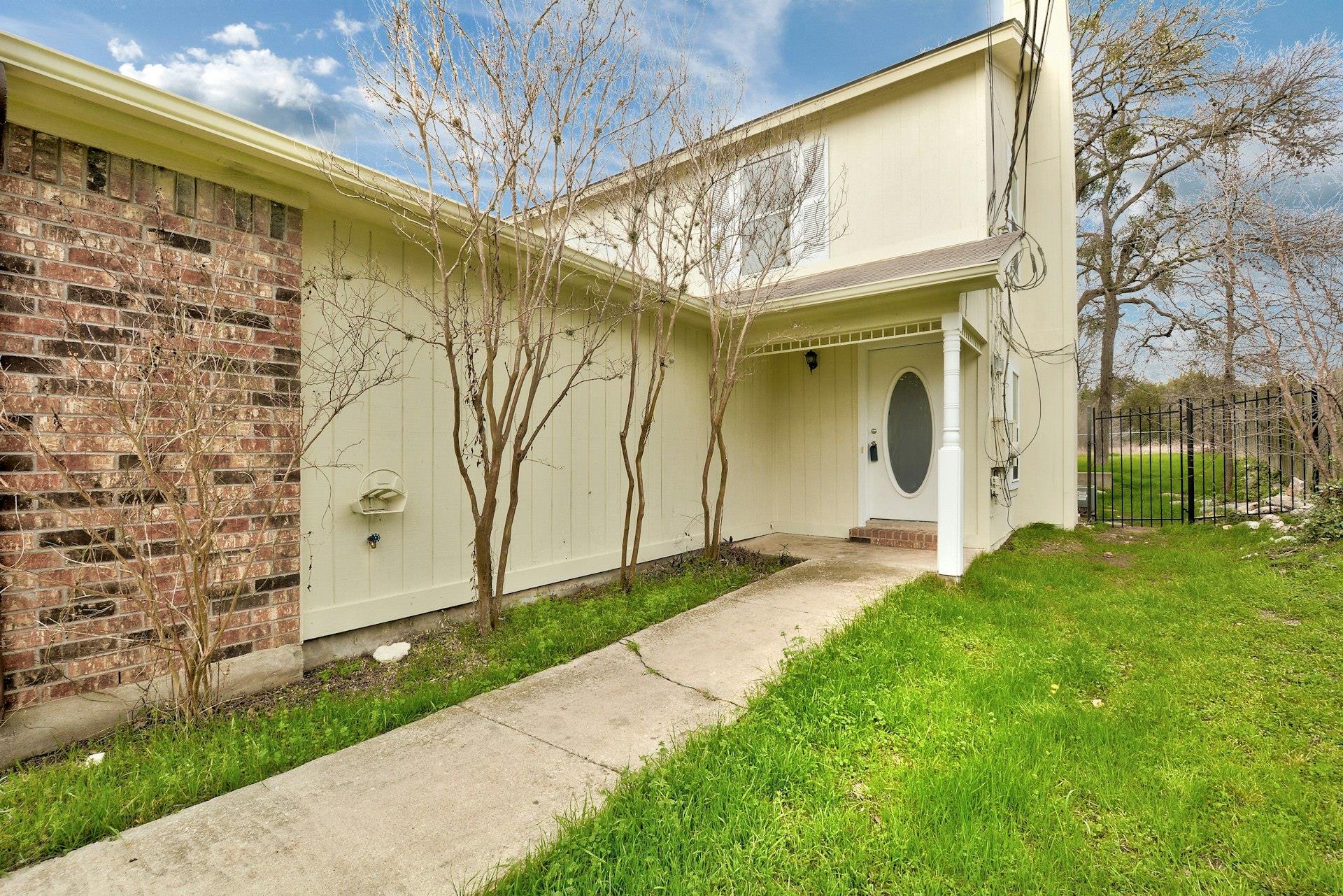6102 Parkwood Dr Property Photo 3
