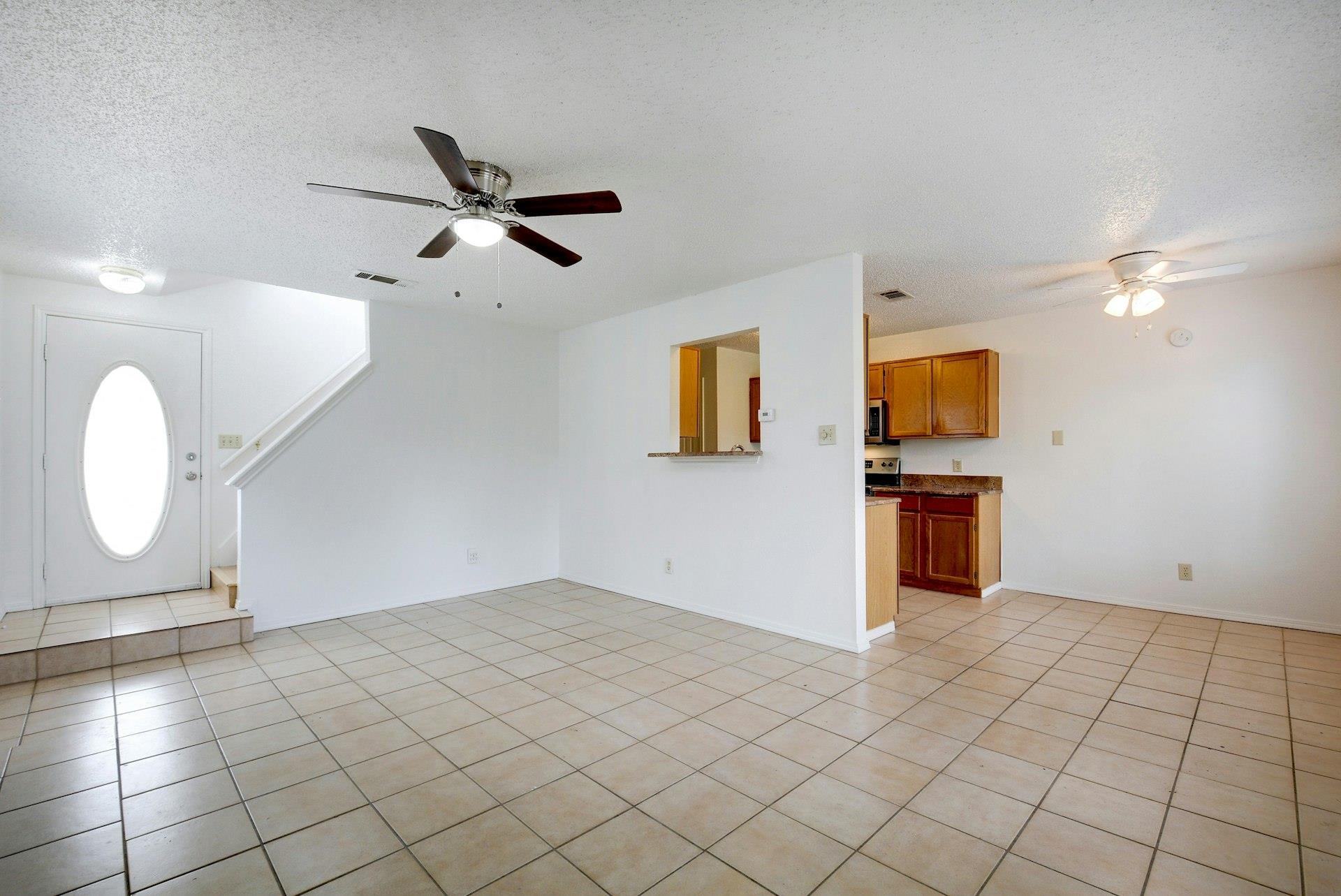 6102 Parkwood Dr Property Photo 4