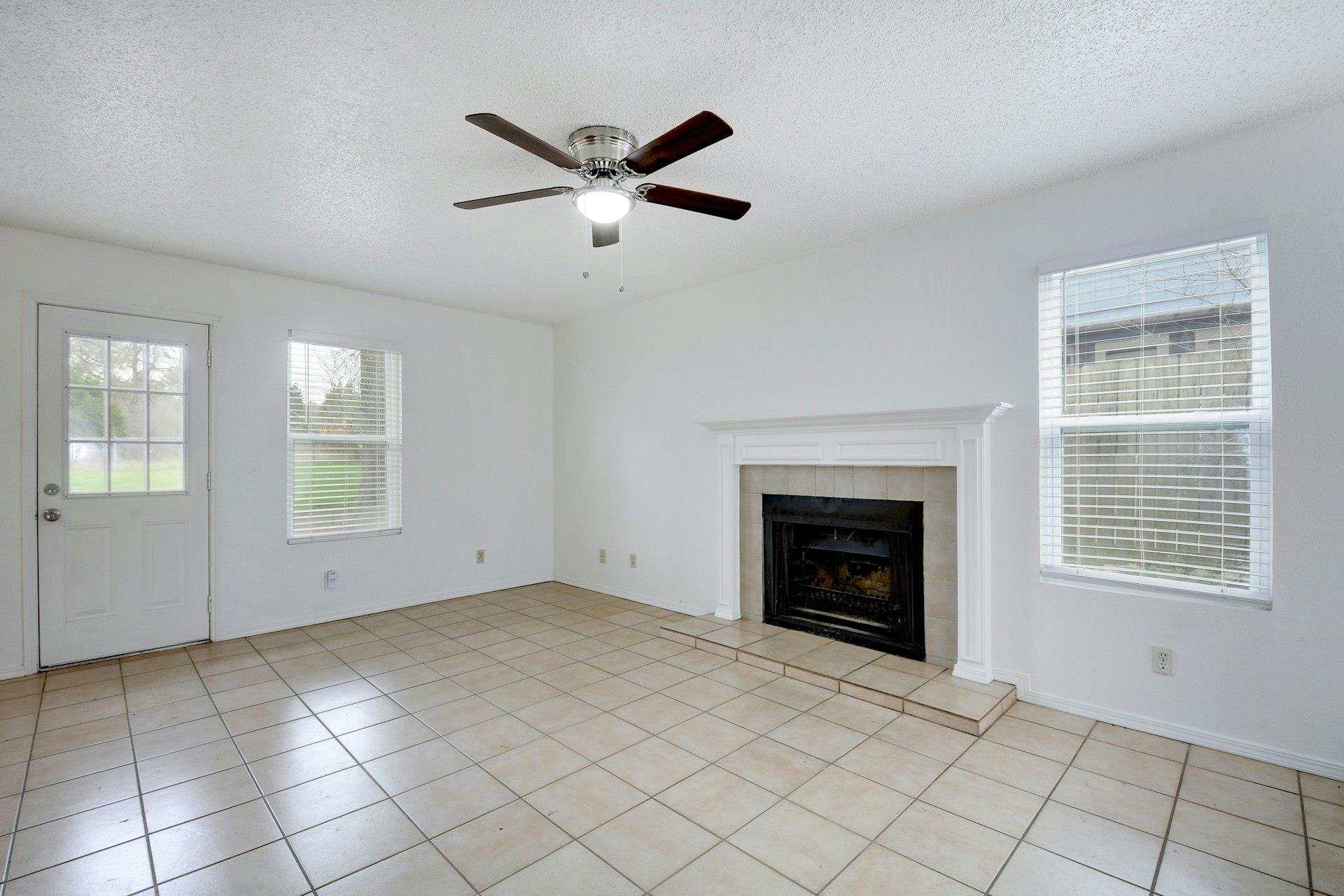 6102 Parkwood Dr Property Photo 6