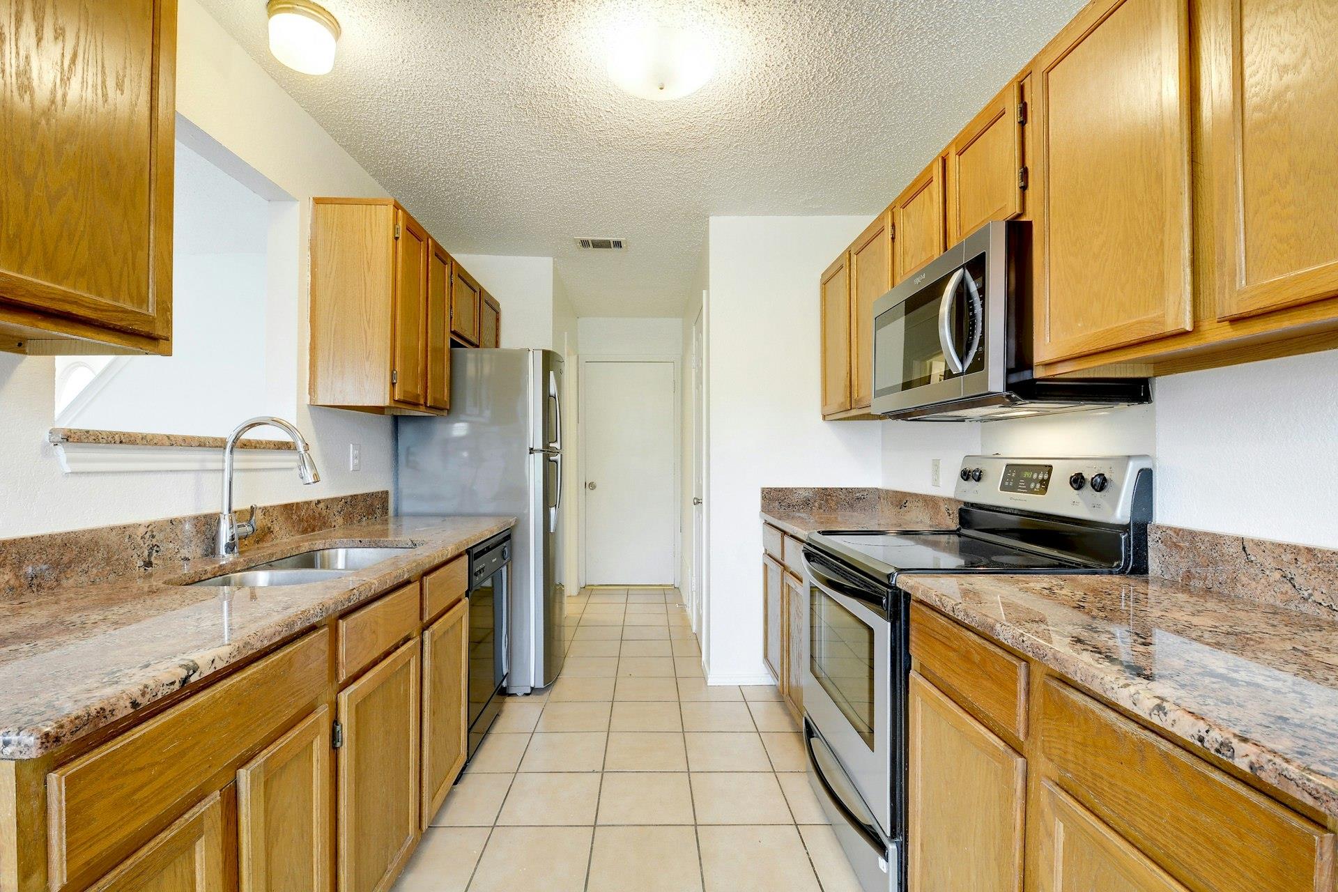 6102 Parkwood Dr Property Photo 8