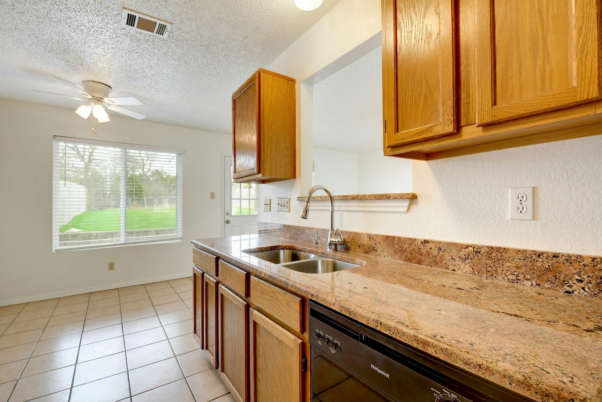 6102 Parkwood Dr Property Photo 9