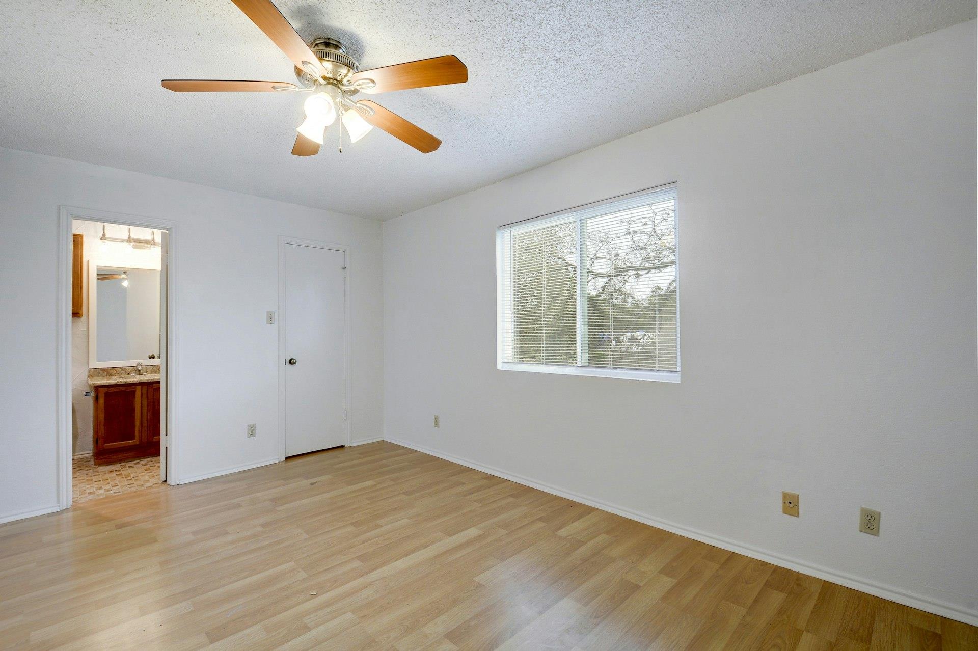 6102 Parkwood Dr Property Photo 12