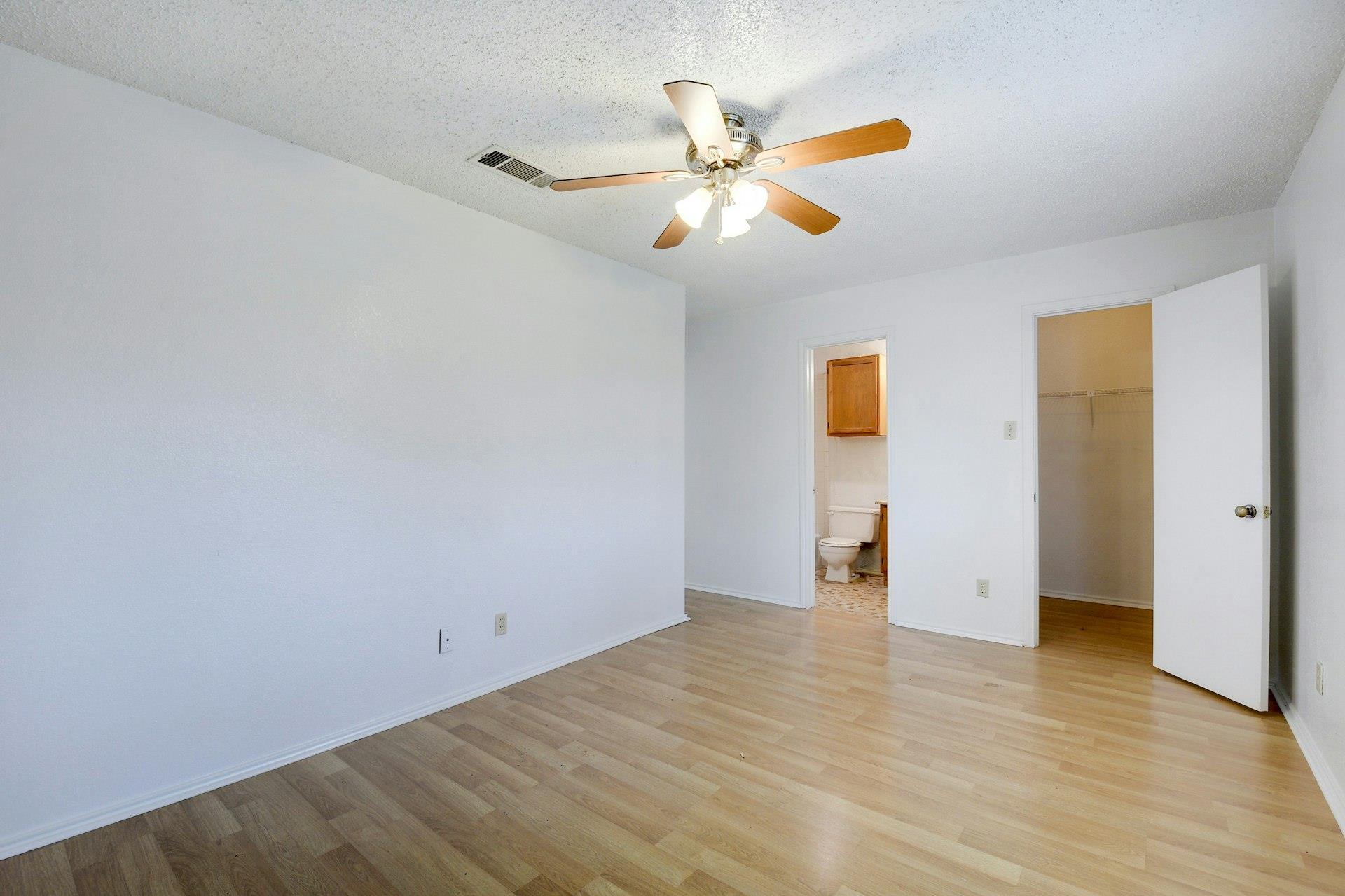 6102 Parkwood Dr Property Photo 13