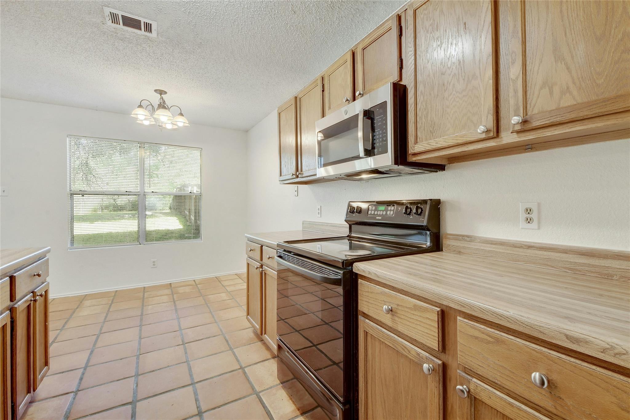 6102 Parkwood Dr Property Photo 29