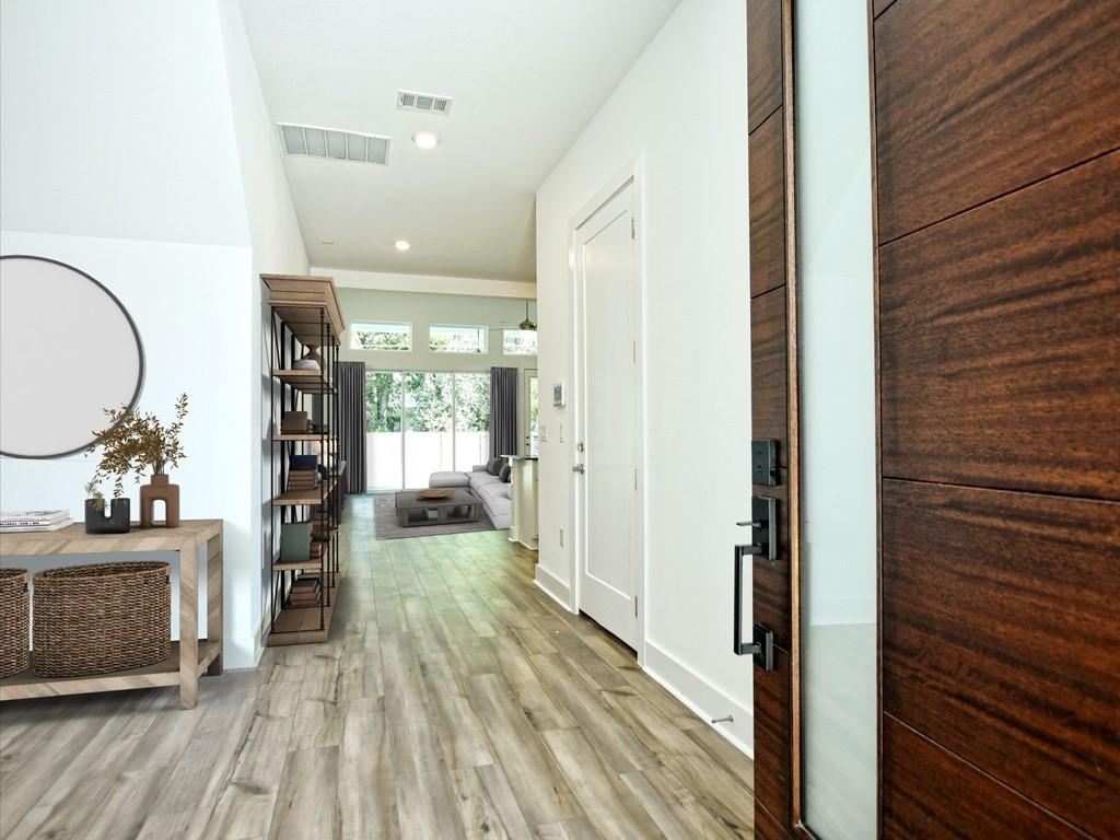 402 Zennia St Property Photo 3