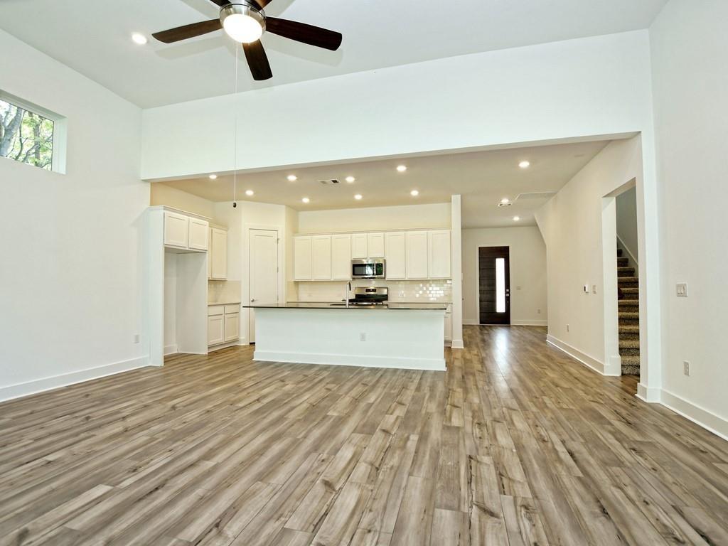 402 Zennia St Property Photo 4