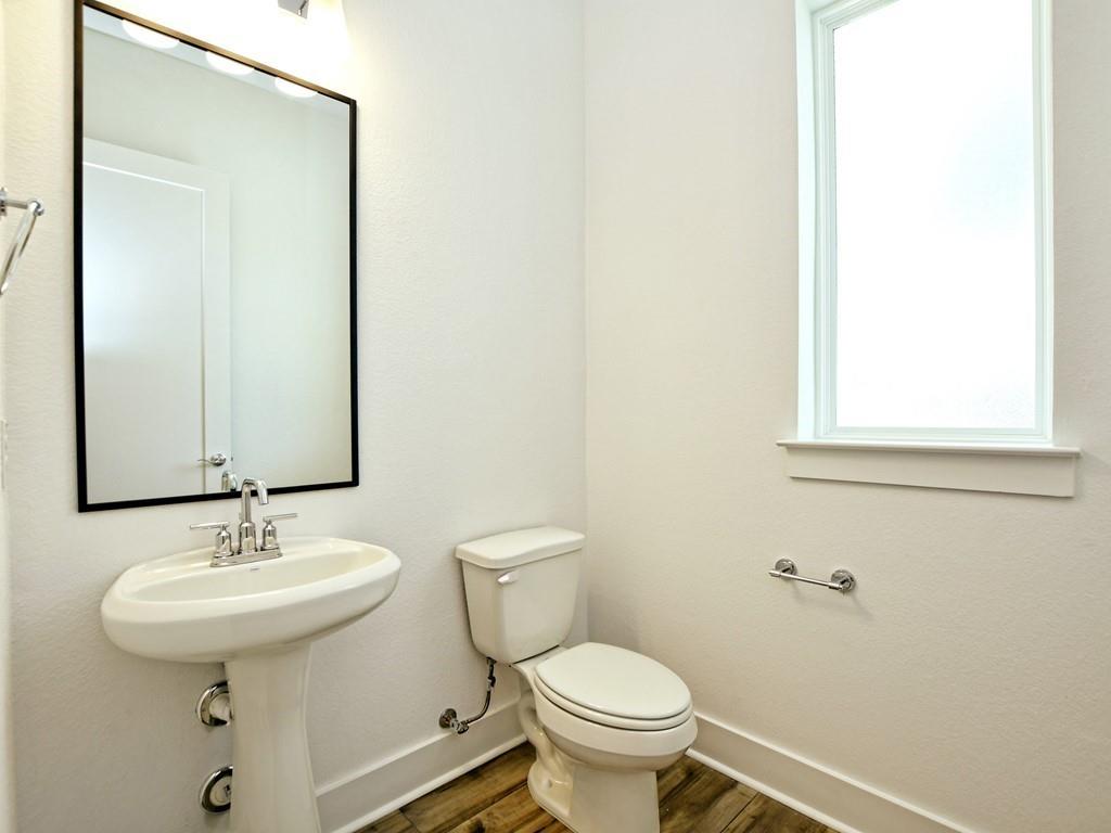402 Zennia St Property Photo 18