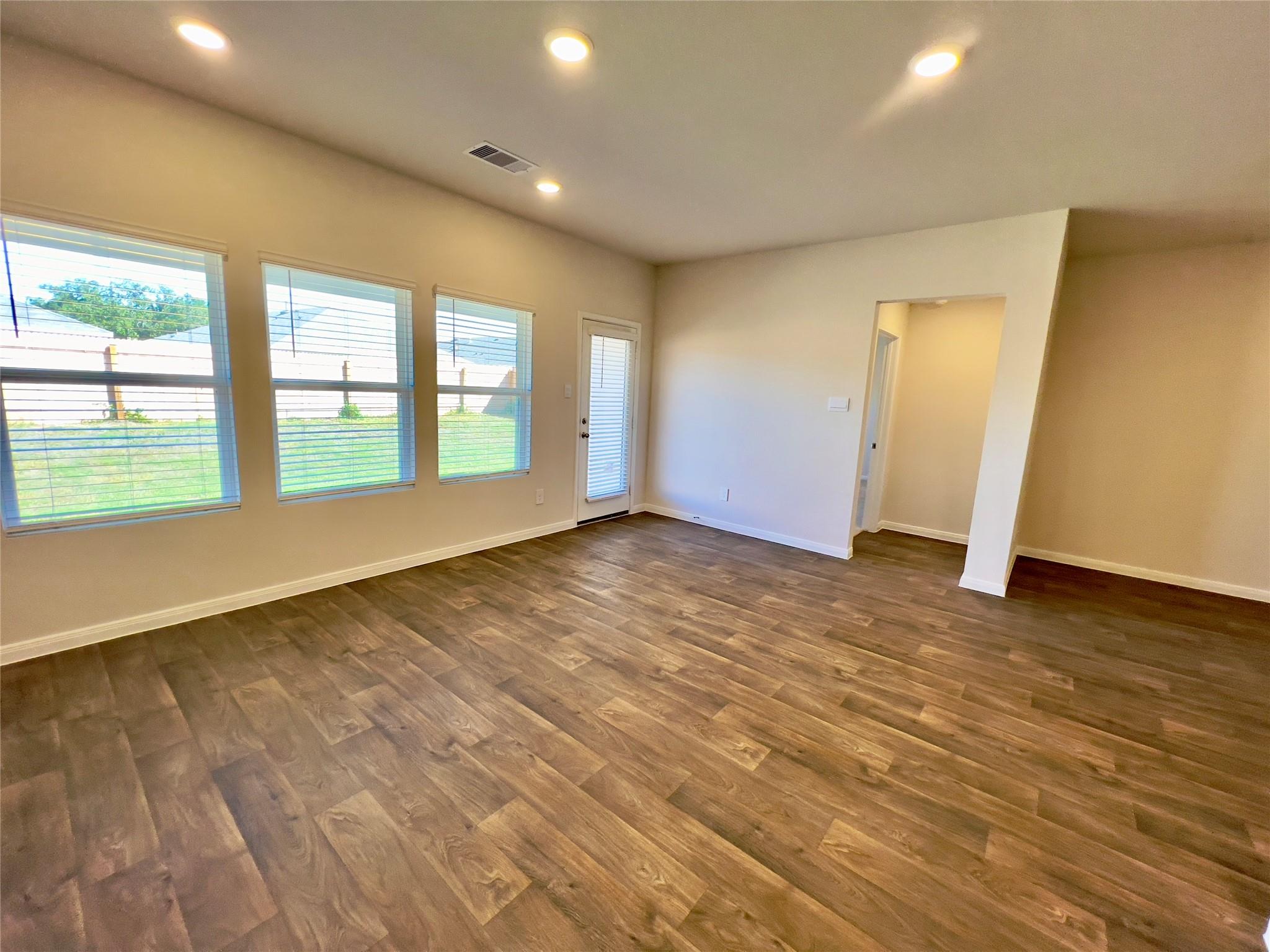 305 Darwin Pl Property Photo 6