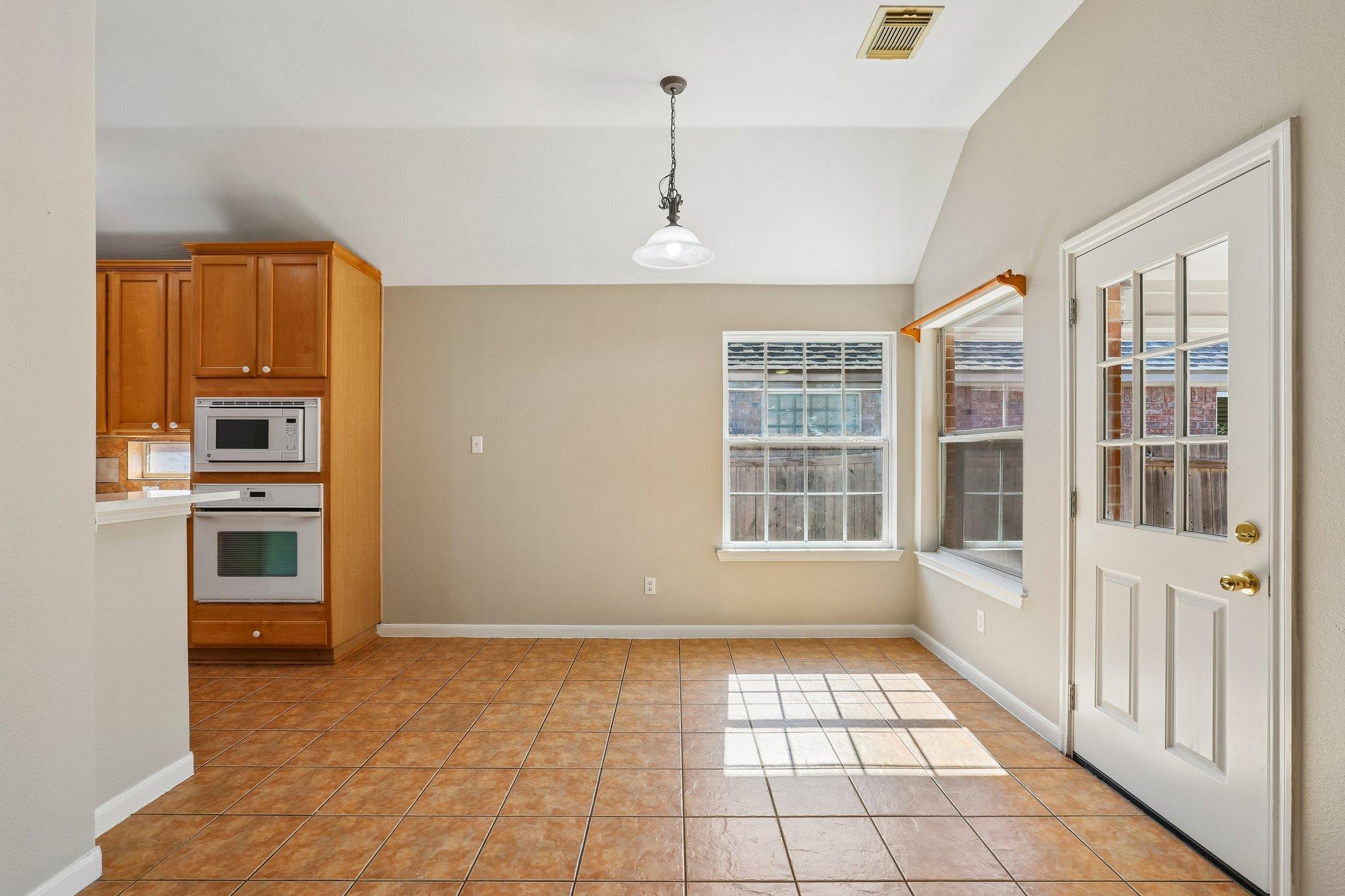7303 Two Jacks Trl Property Photo 6