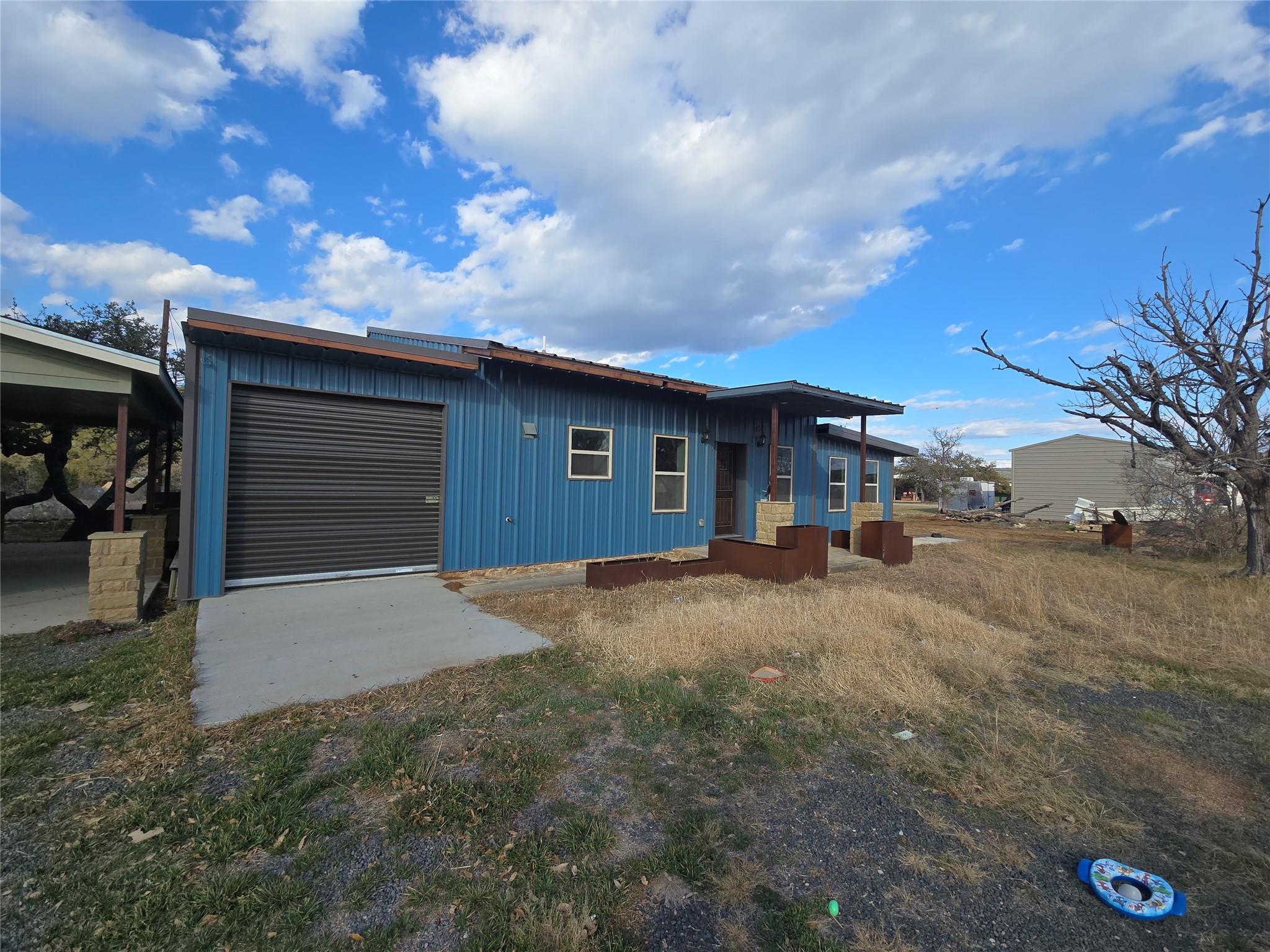 304 Spring St Property Photo 4