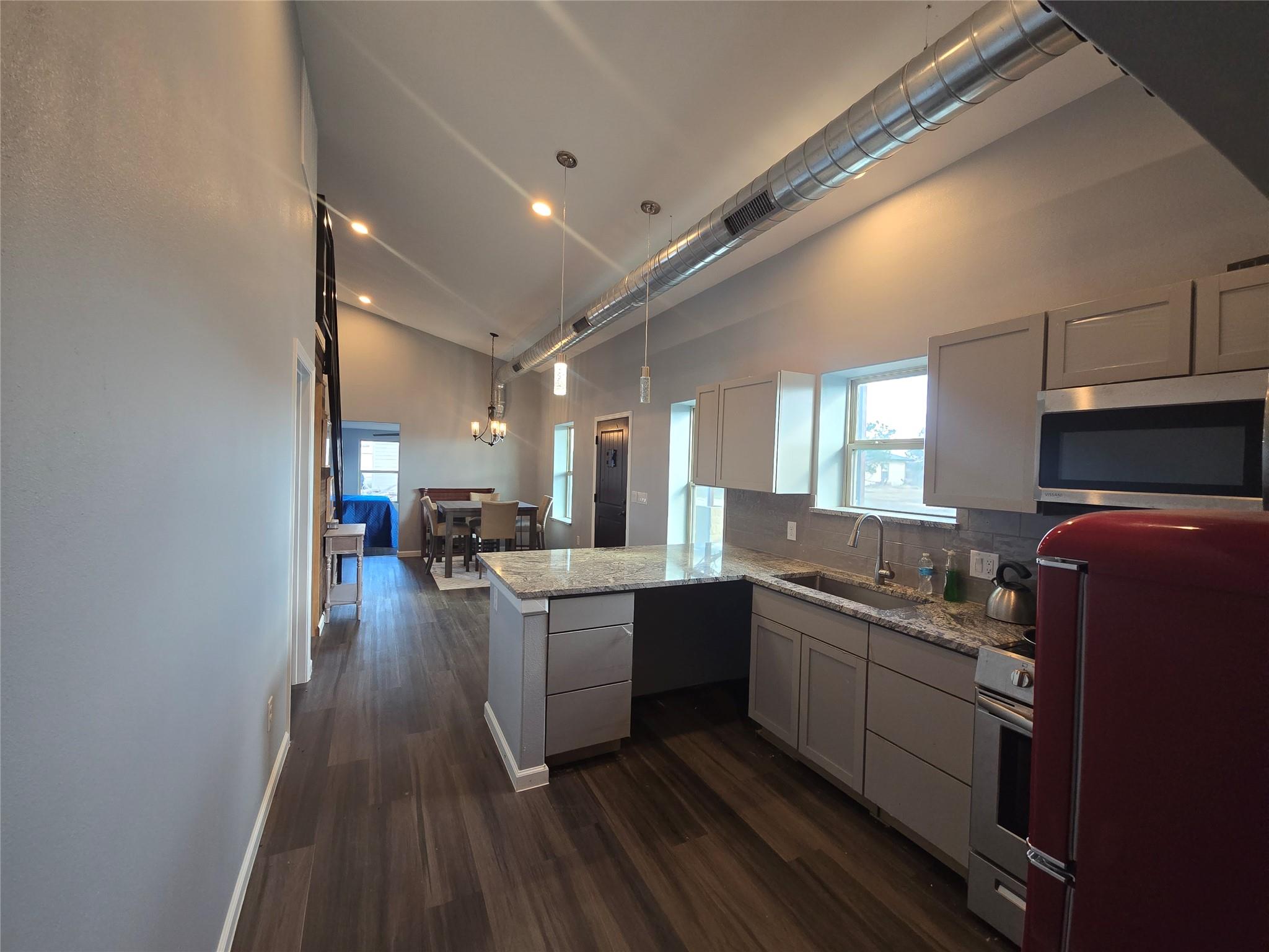 304 Spring St Property Photo 6