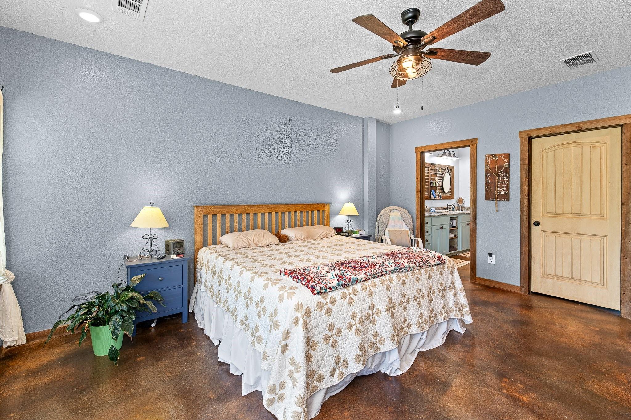 463 County Road 436 Property Photo 17