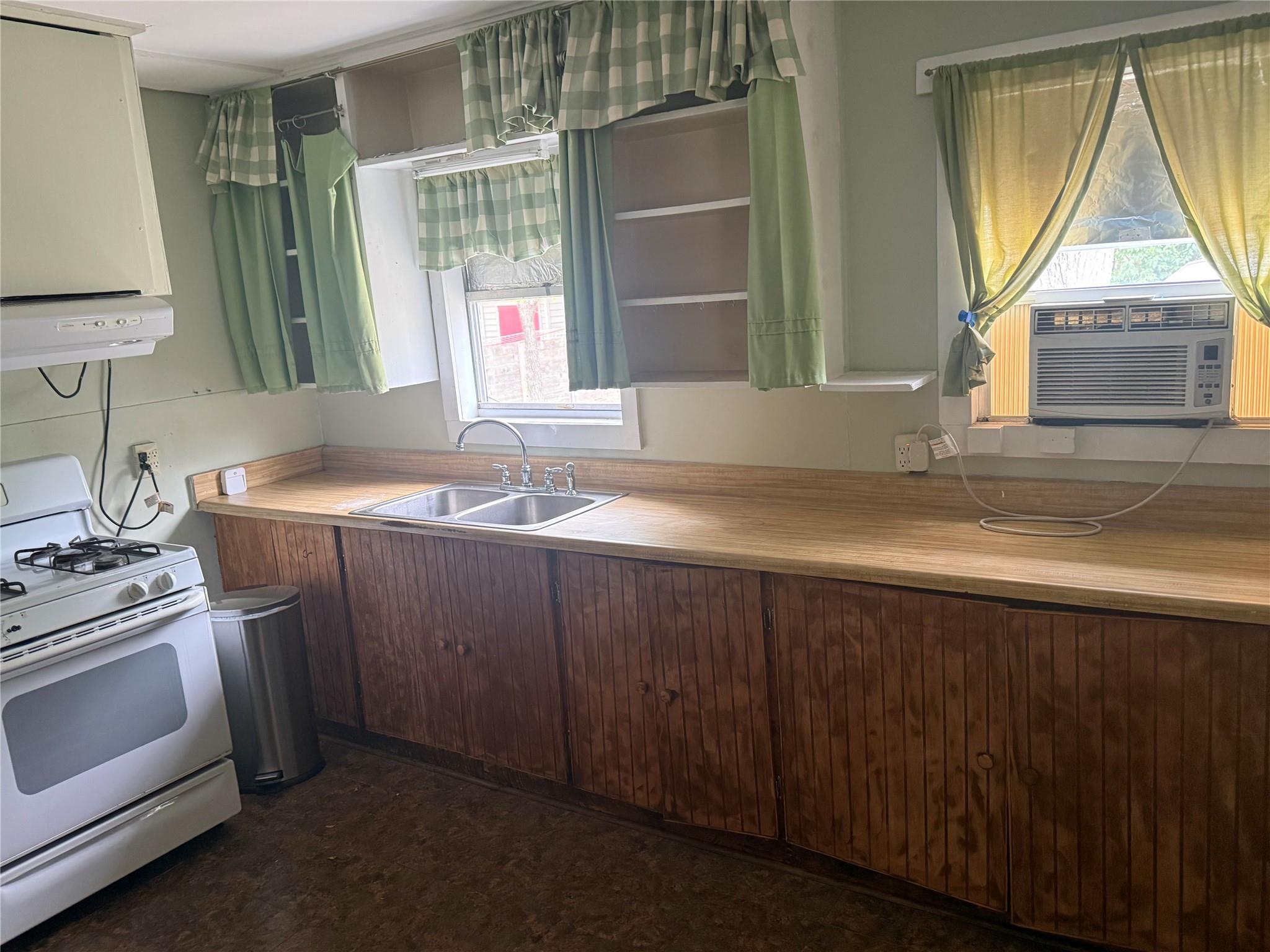5702 Duval St Property Photo 4