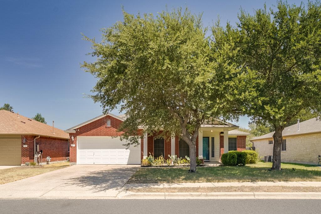 3310 Zinfandel Ln Property Photo 2