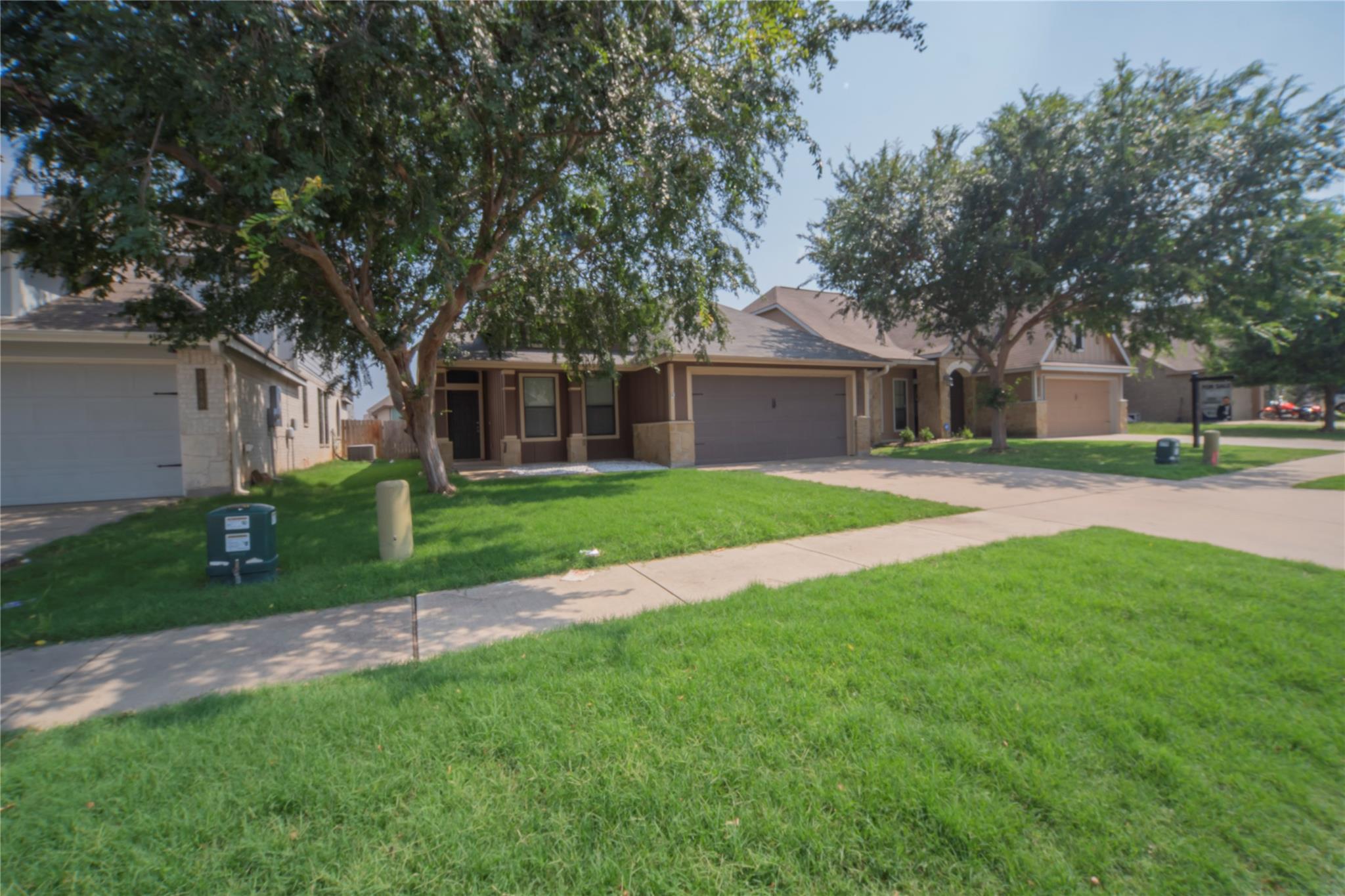 3416 Castleton Dr Property Photo 2