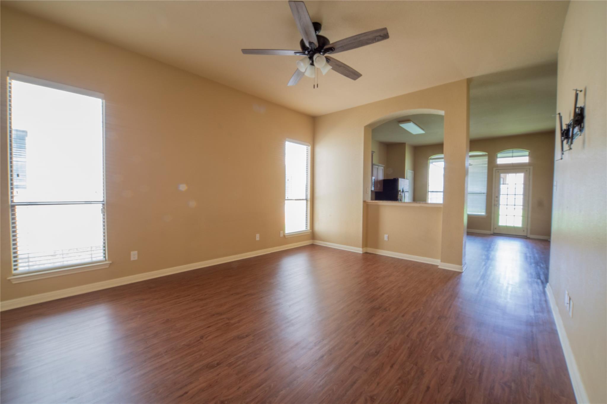 3416 Castleton Dr Property Photo 3