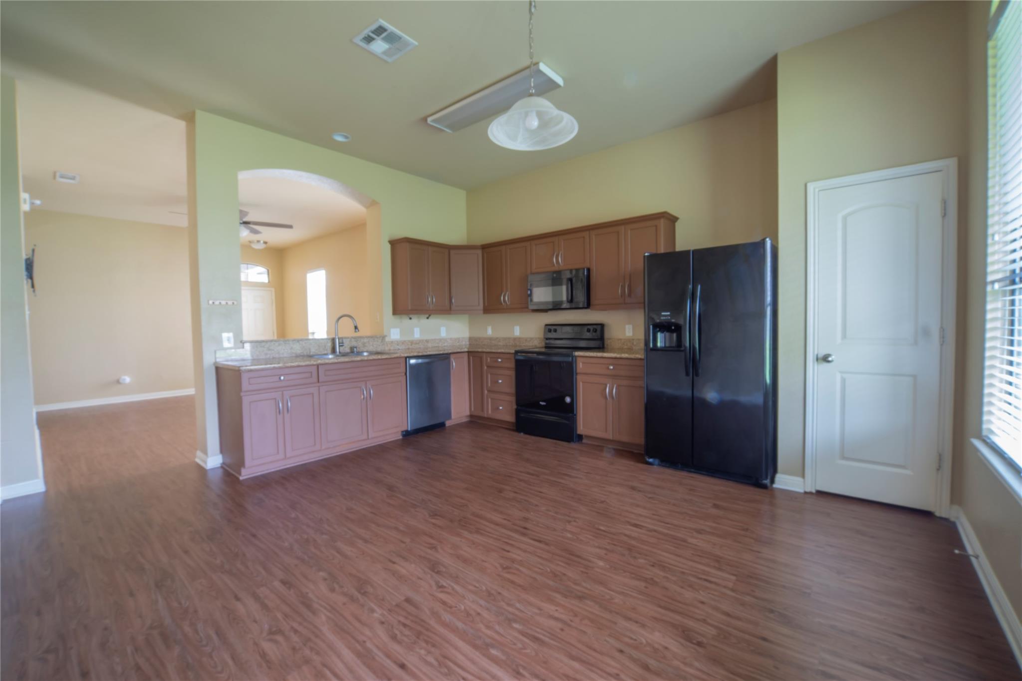 3416 Castleton Dr Property Photo 4