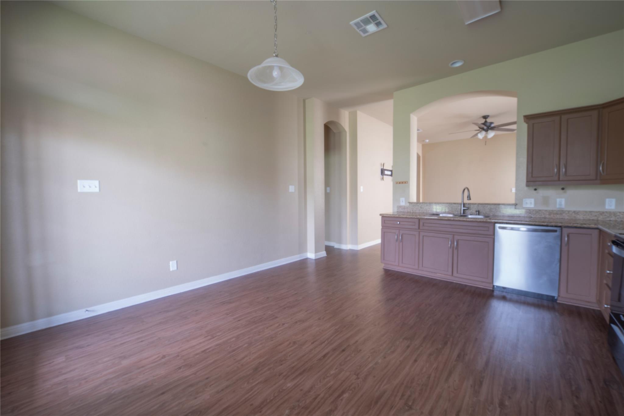 3416 Castleton Dr Property Photo 5