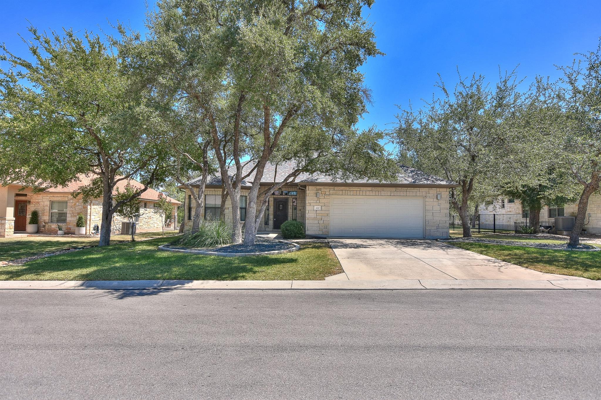 600 Caprock Canyon Trl Property Photo 2