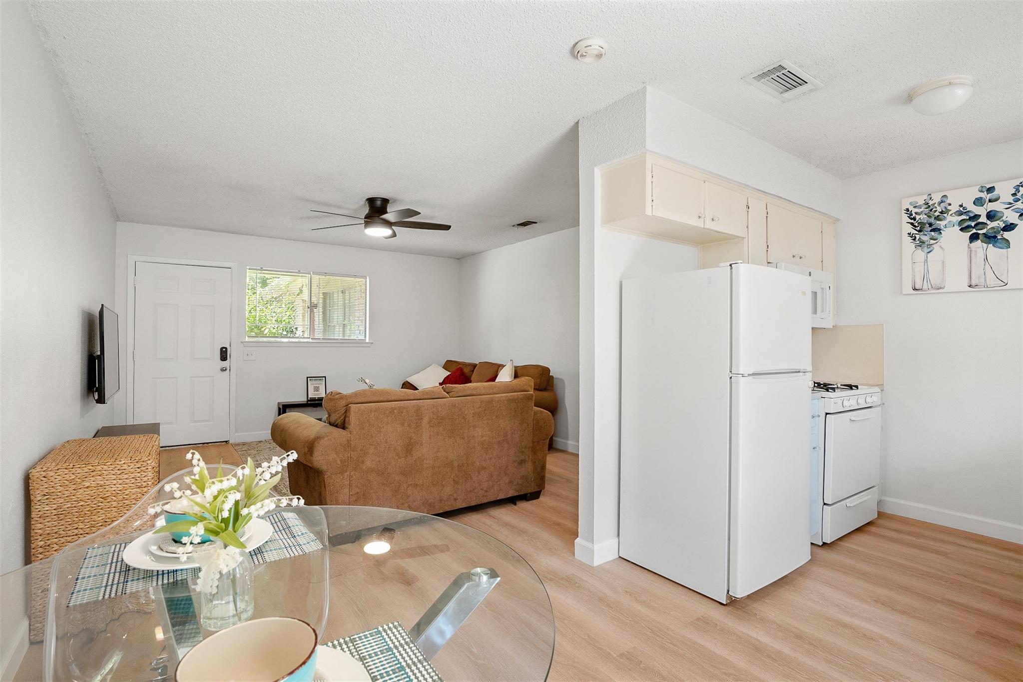 8603 Woodstone Dr #b Property Photo 4