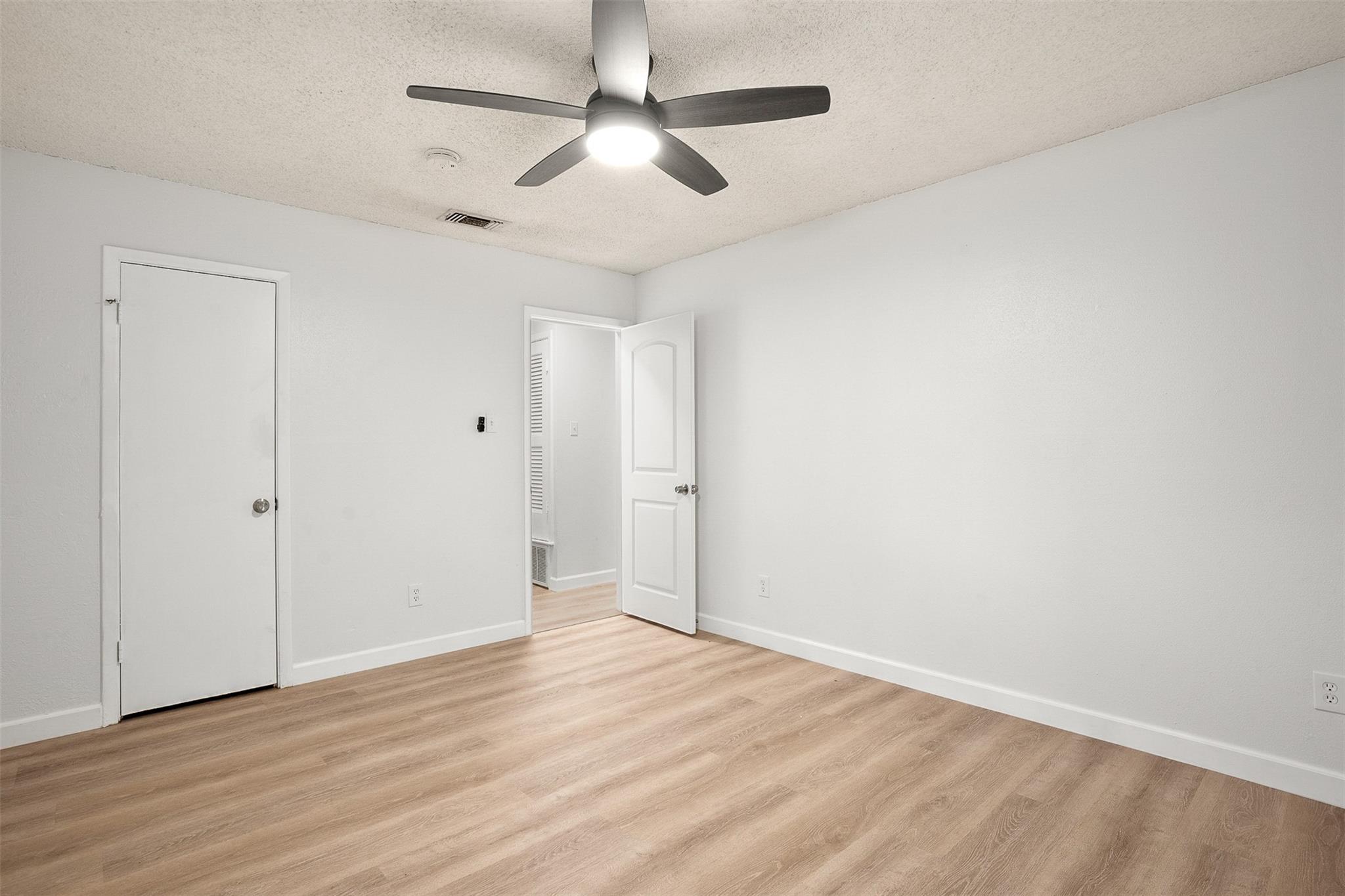 8603 Woodstone Dr #b Property Photo 10
