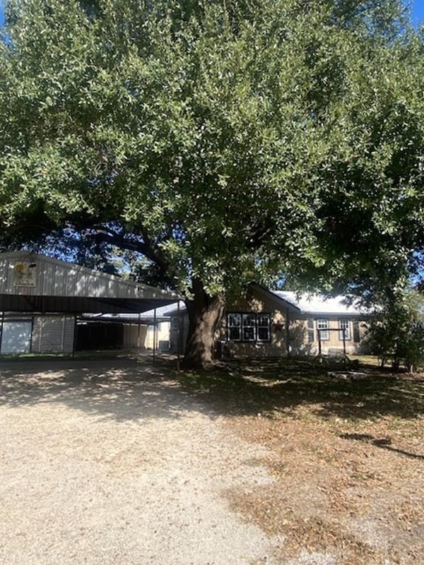 214 S Hackberry Ave Property Photo 2