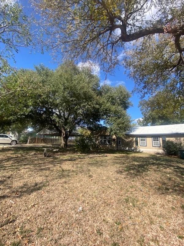 214 S Hackberry Ave Property Photo 4