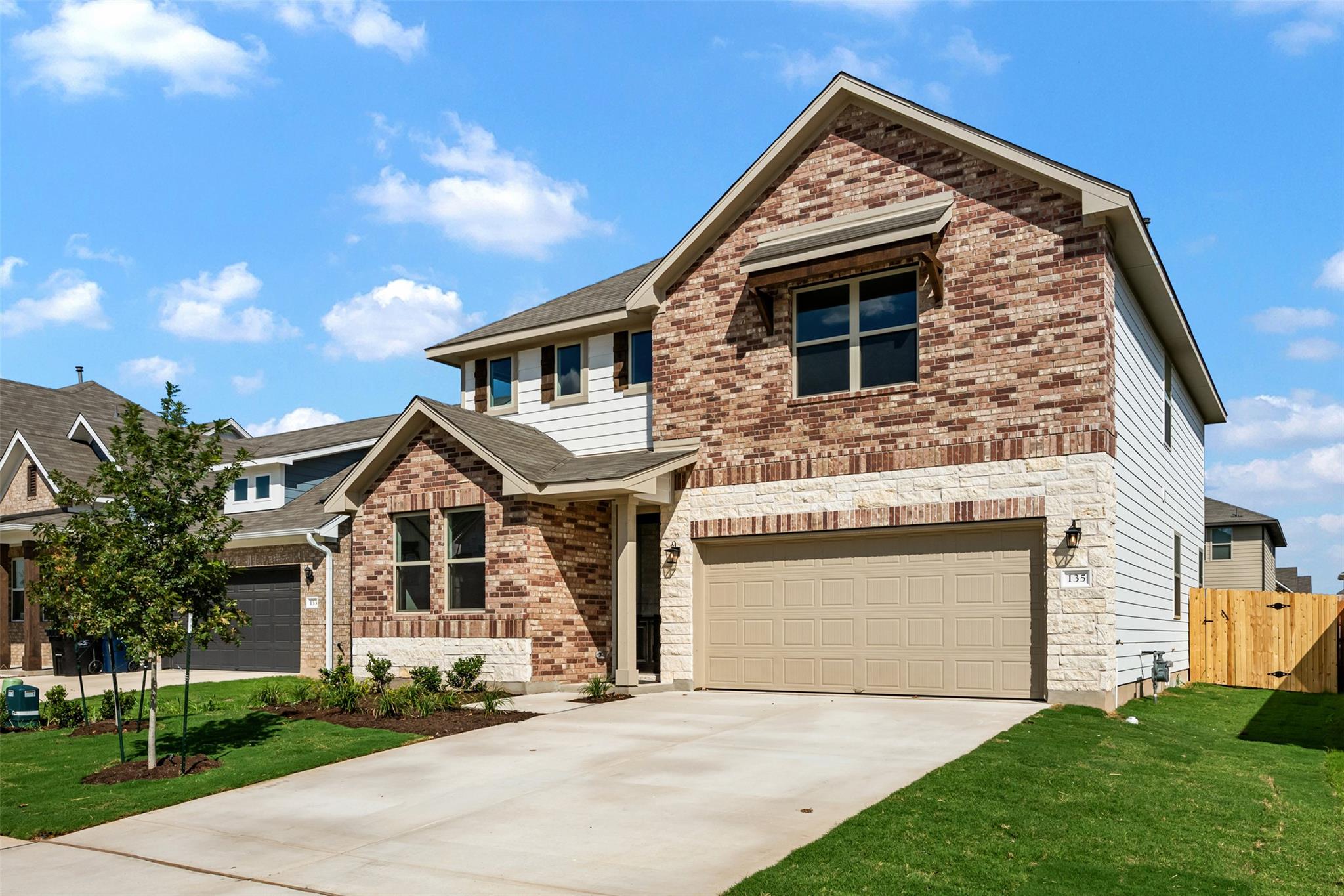 135 Arlington Park Loop Property Photo 1