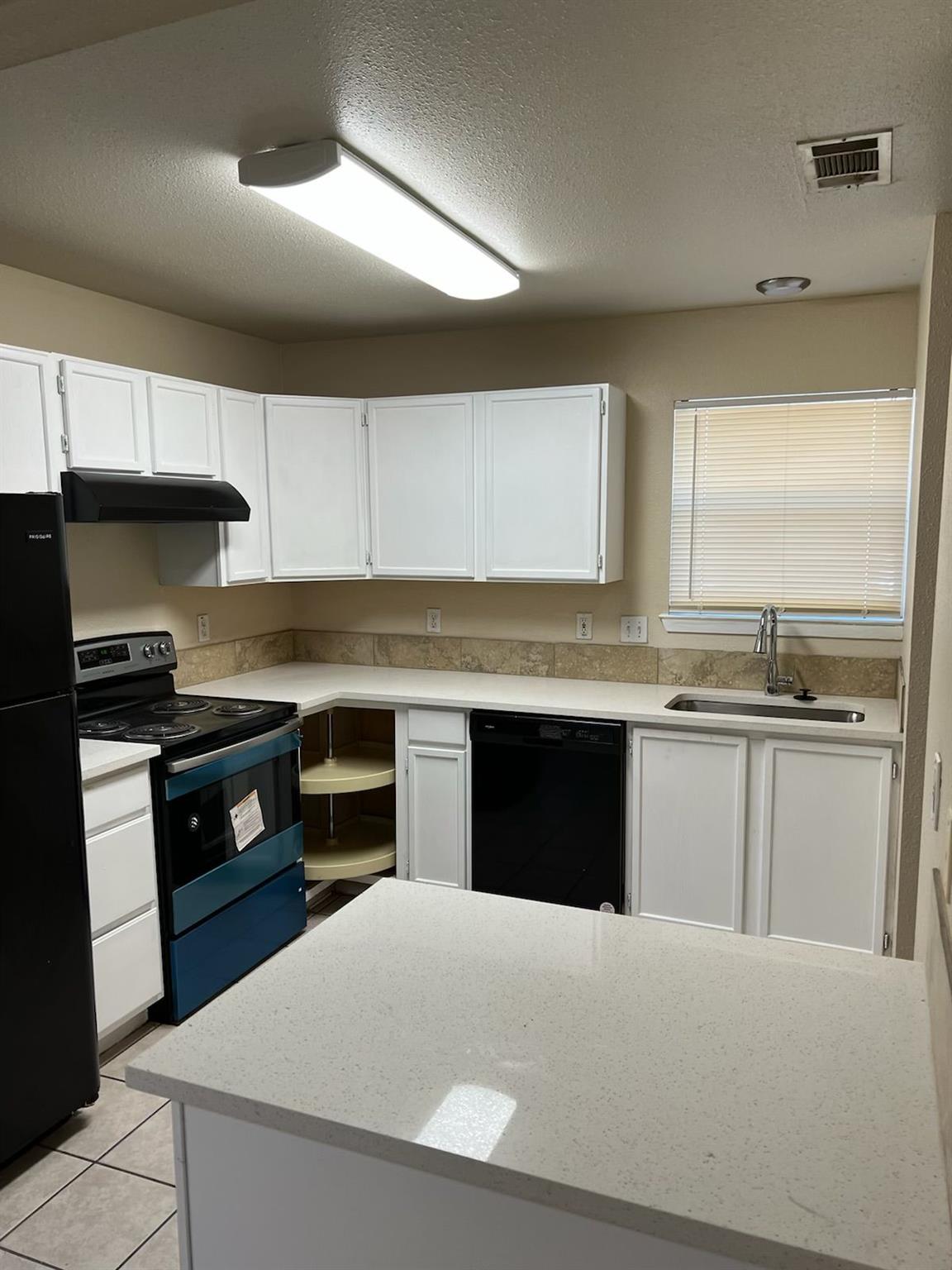 2212 Katy Ln #d Property Photo 2