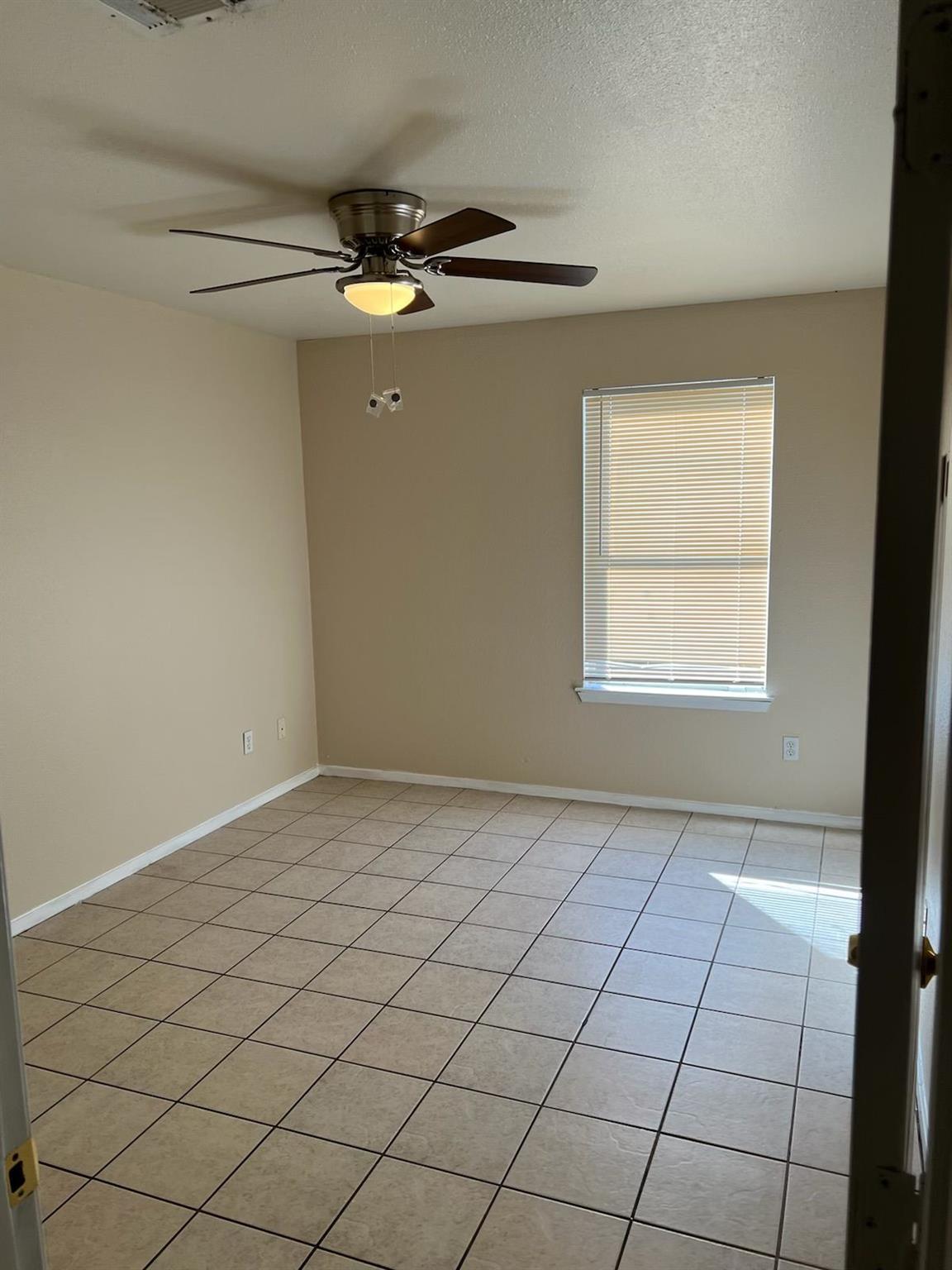 2212 Katy Ln #d Property Photo 5