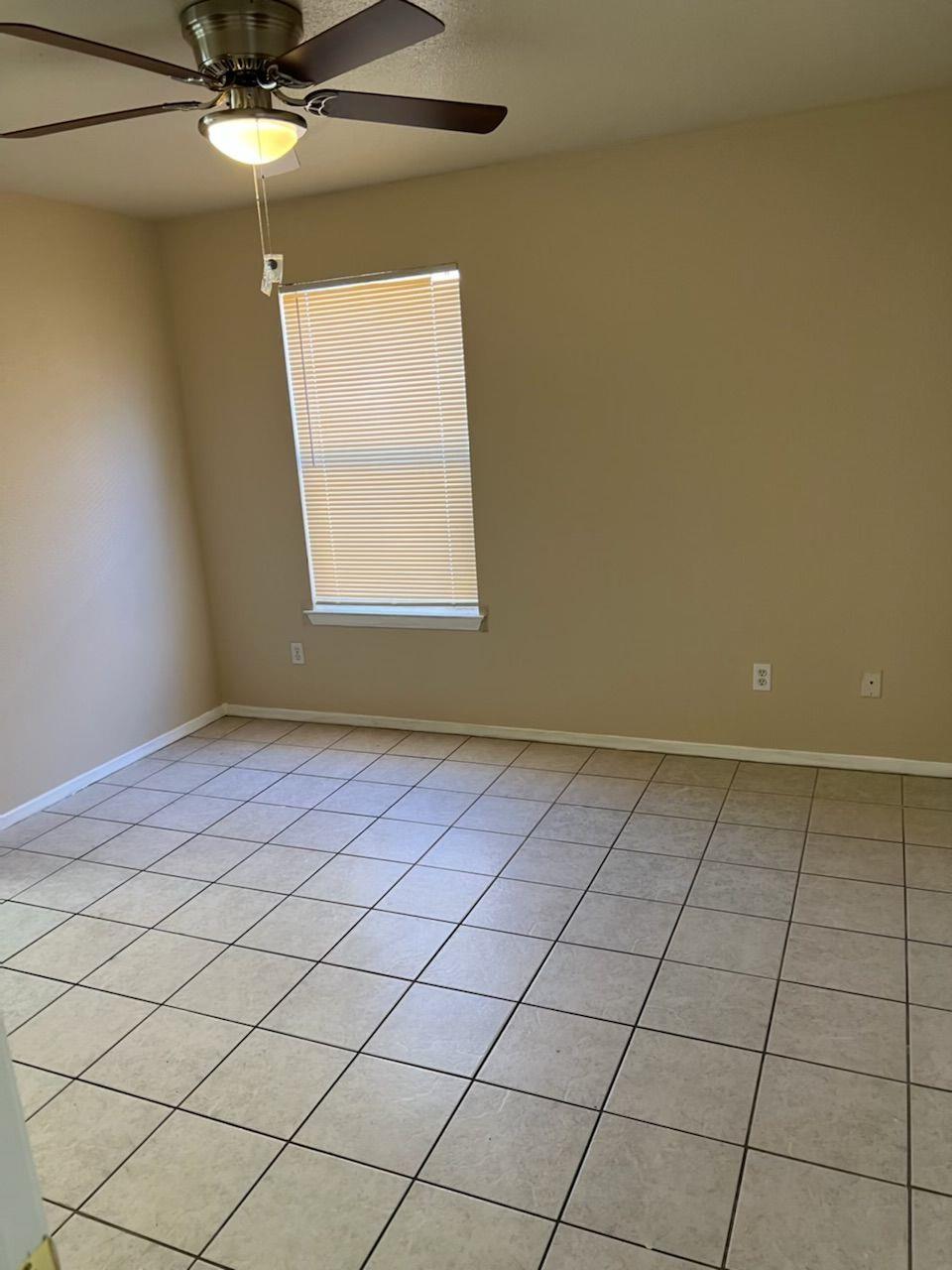 2212 Katy Ln #d Property Photo 6