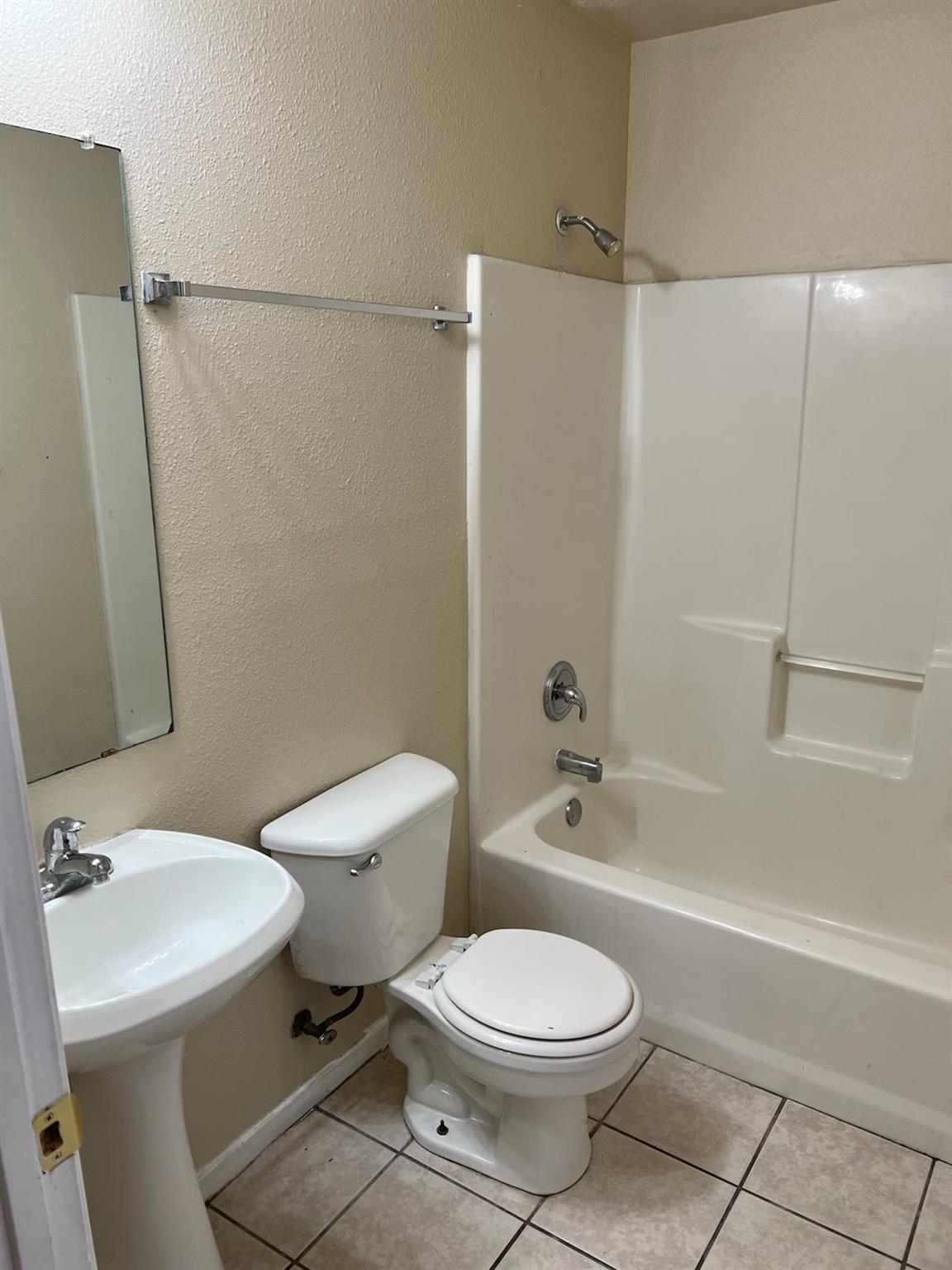 2212 Katy Ln #d Property Photo 8