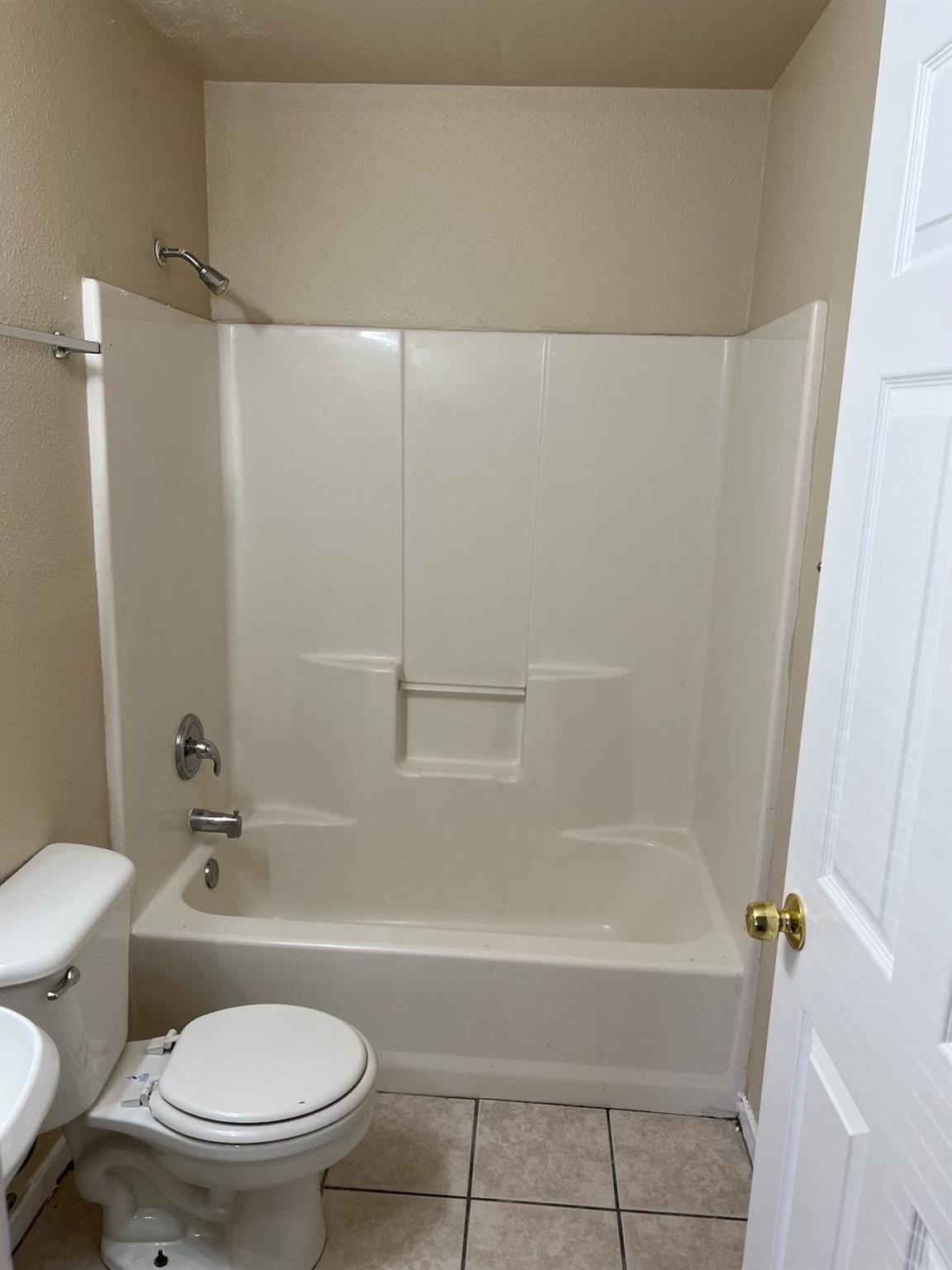 2212 Katy Ln #d Property Photo 9