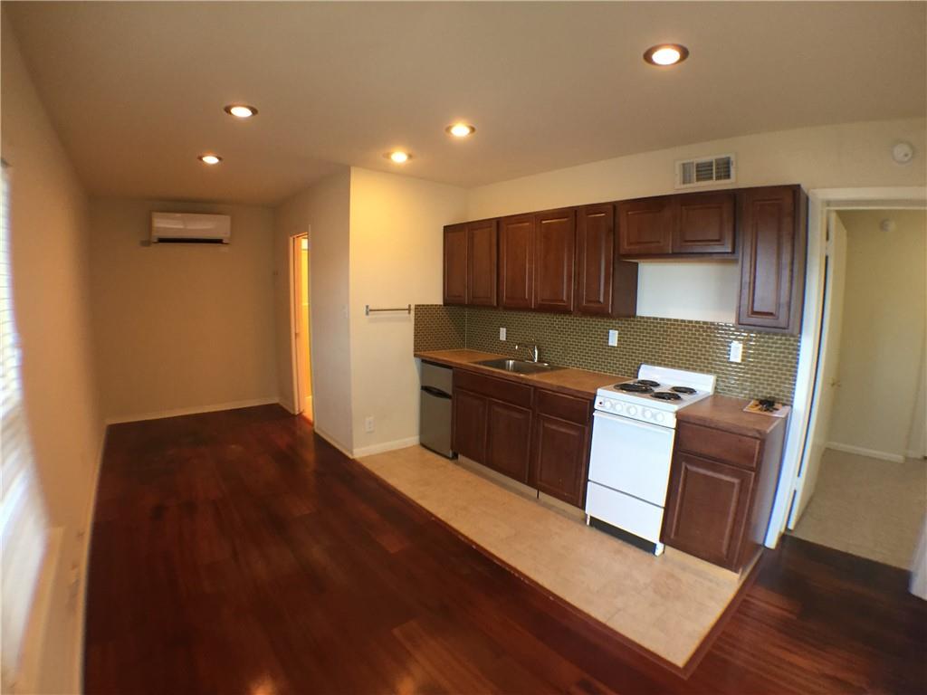 2703 Swisher St 100a Property Photo 4