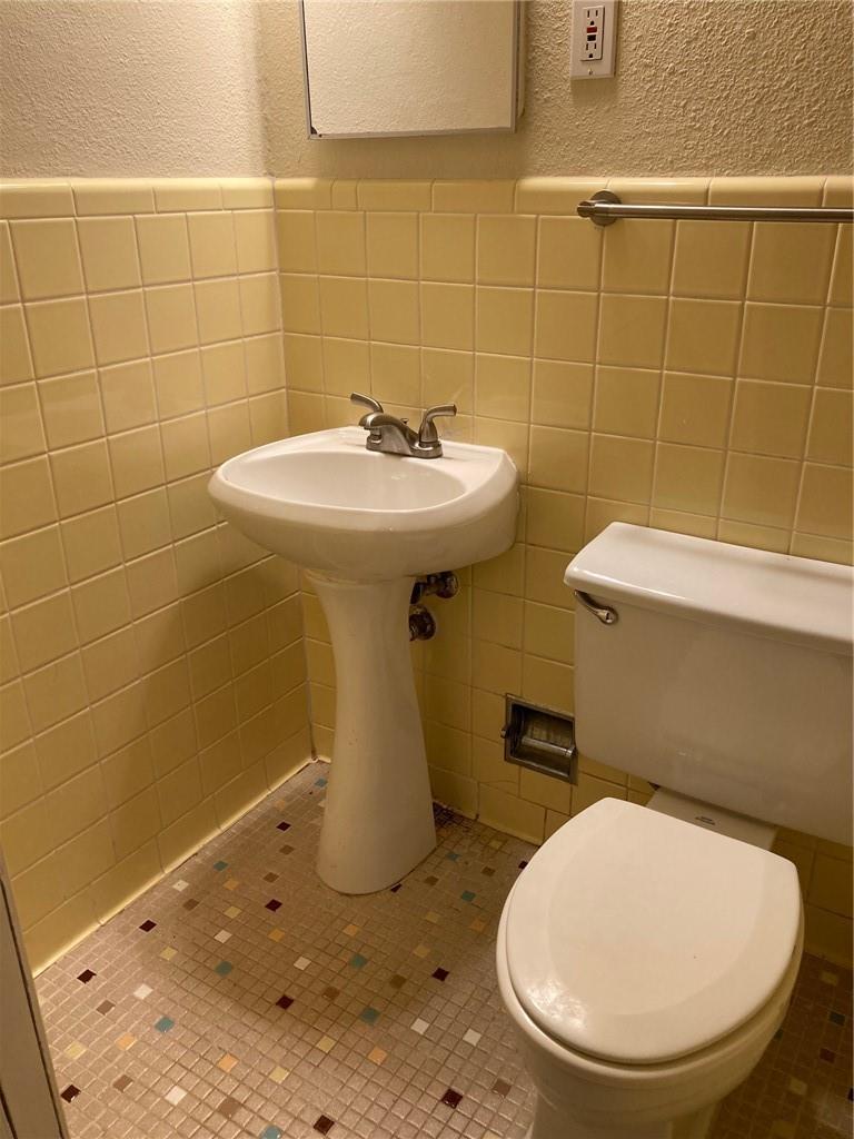 2703 Swisher St 100a Property Photo 7